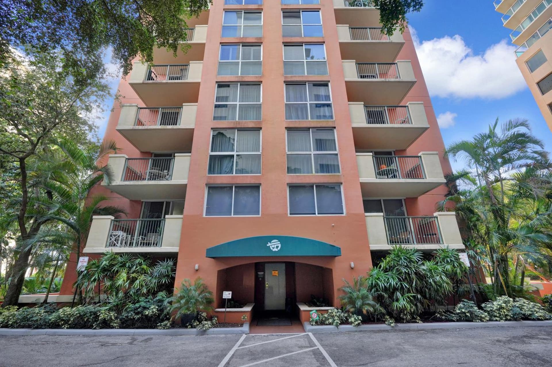 Serene Cozy Retreat with Balcony Free Parking featured exterior or lobby in Miami, FL — similar hotel