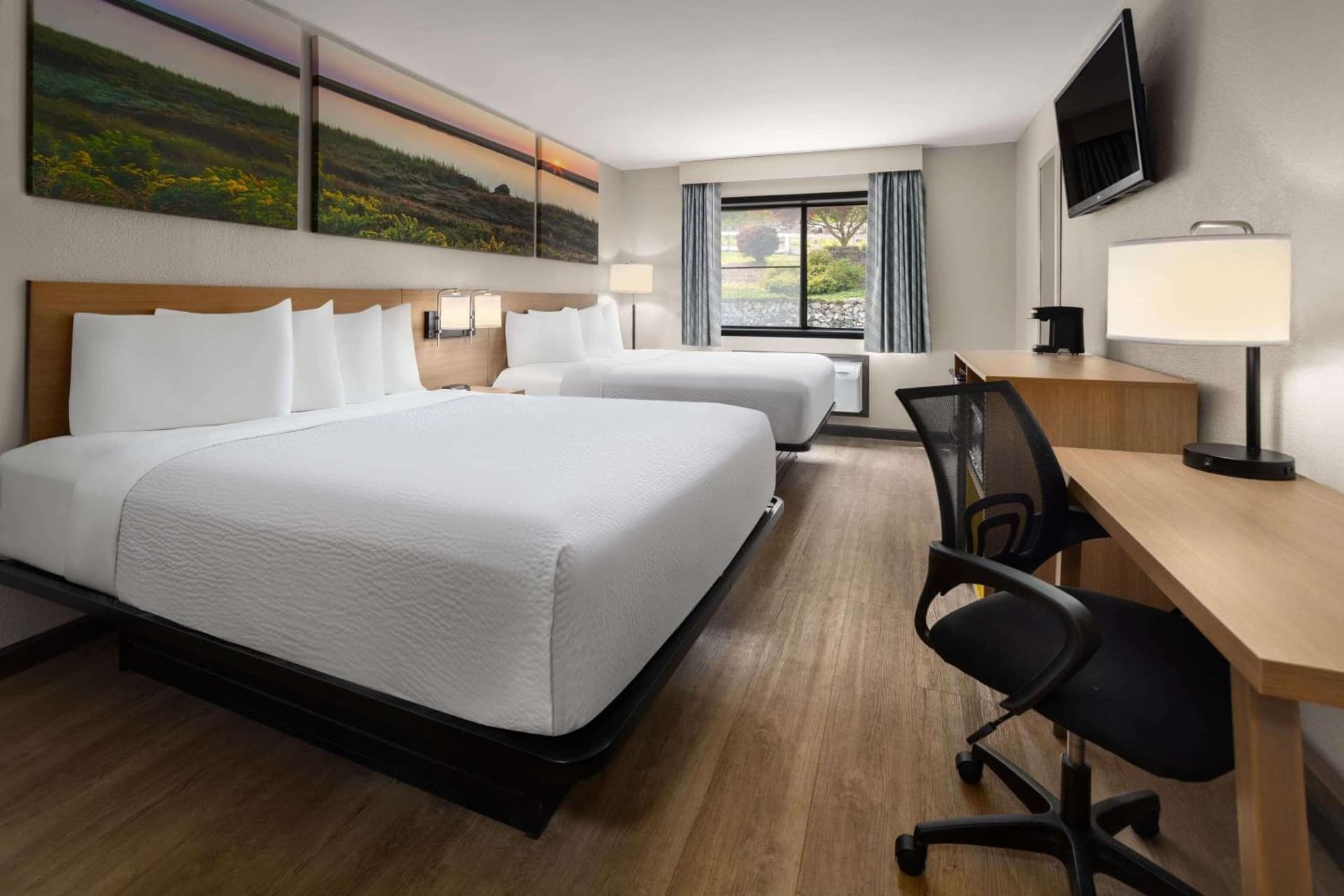 Days Inn by Wyndham Wurtsboro gallery photo in Wurtsboro, NY — image 26