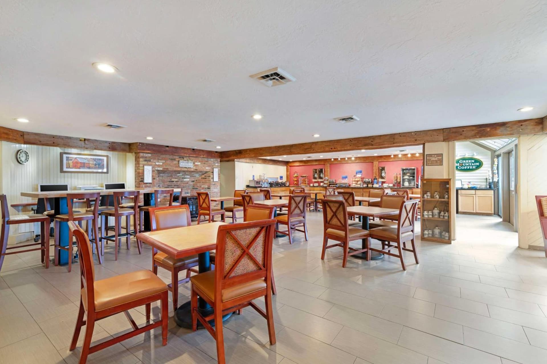 Best Western Inn & Suites Rutland-Killington interior in Rutland, VT — gallery photo 2