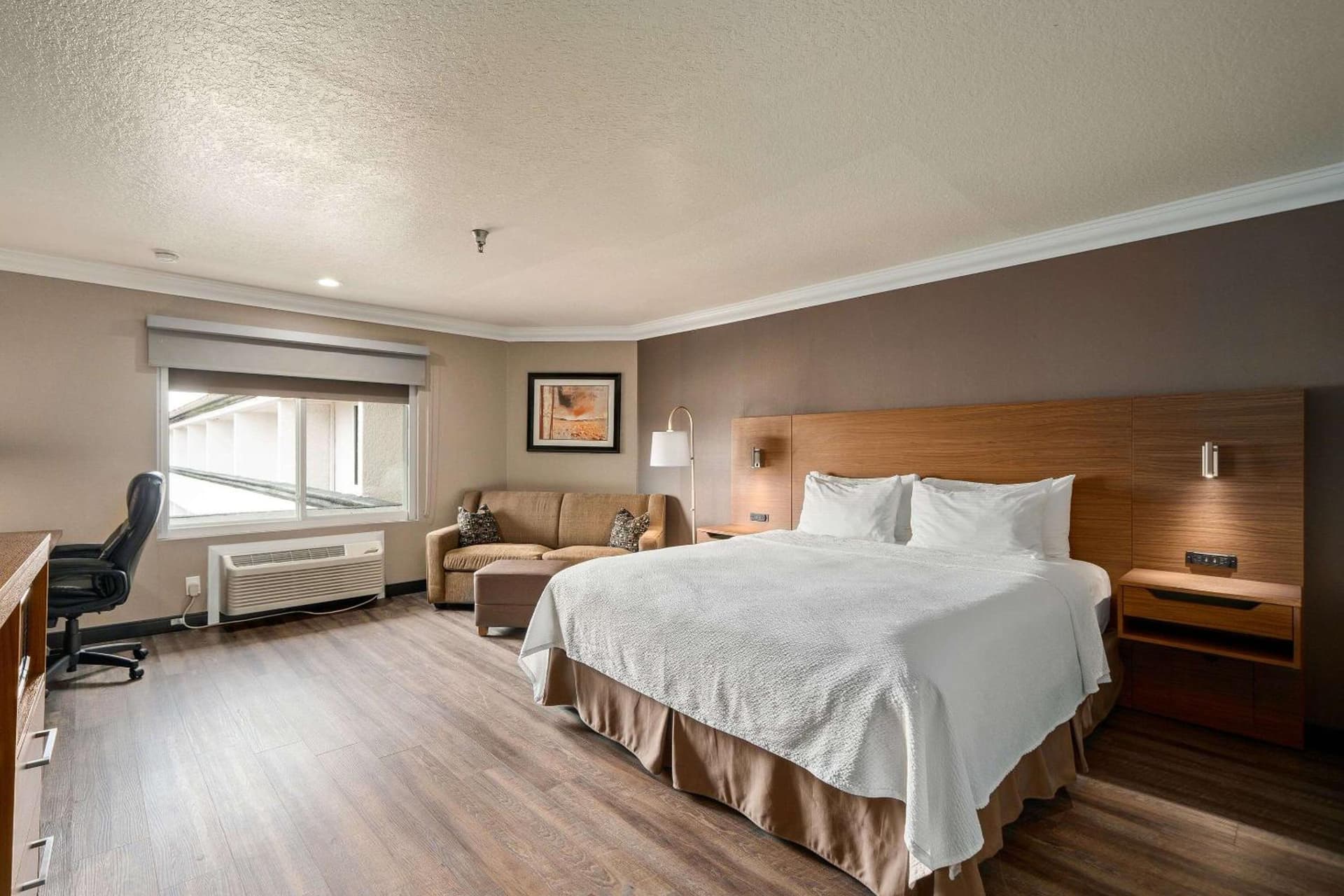Best Western Plus Newport Mesa Inn gallery photo in Costa Mesa, CA — image 4