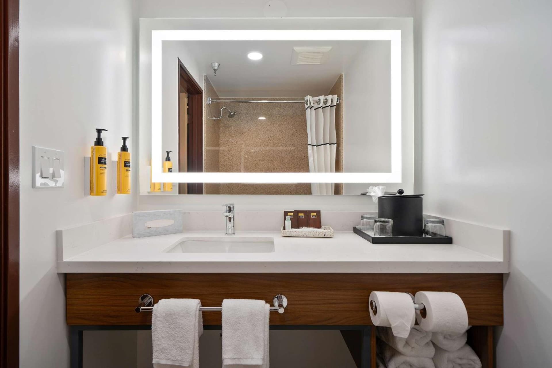 Best Western Plus Newport Mesa Inn gallery photo in Costa Mesa, CA — image 36