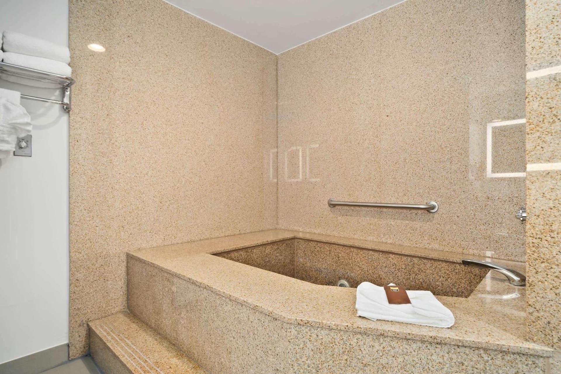 Best Western Plus Newport Mesa Inn gallery photo in Costa Mesa, CA — image 27
