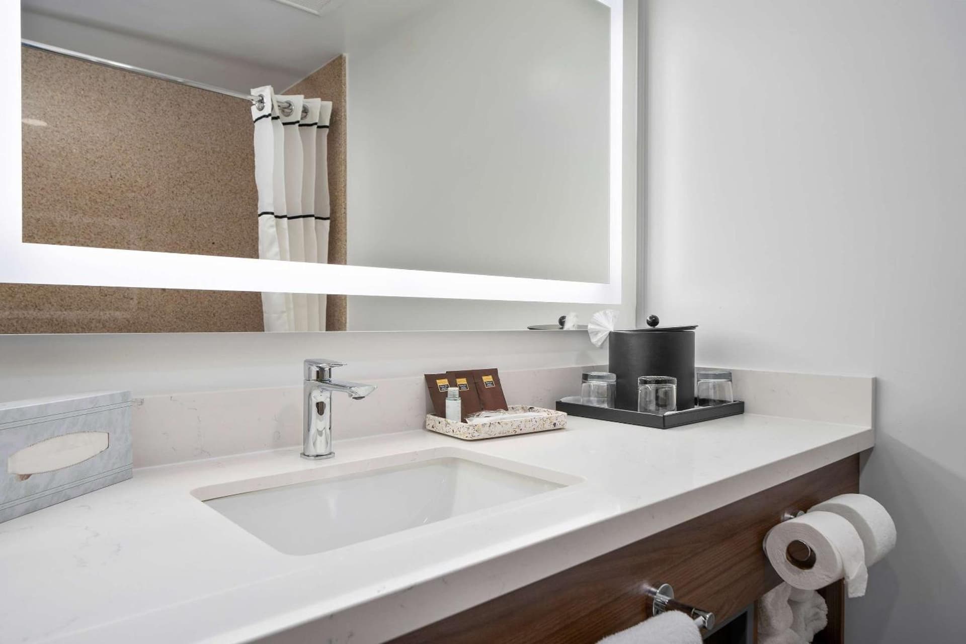 Best Western Plus Newport Mesa Inn gallery photo in Costa Mesa, CA — image 40