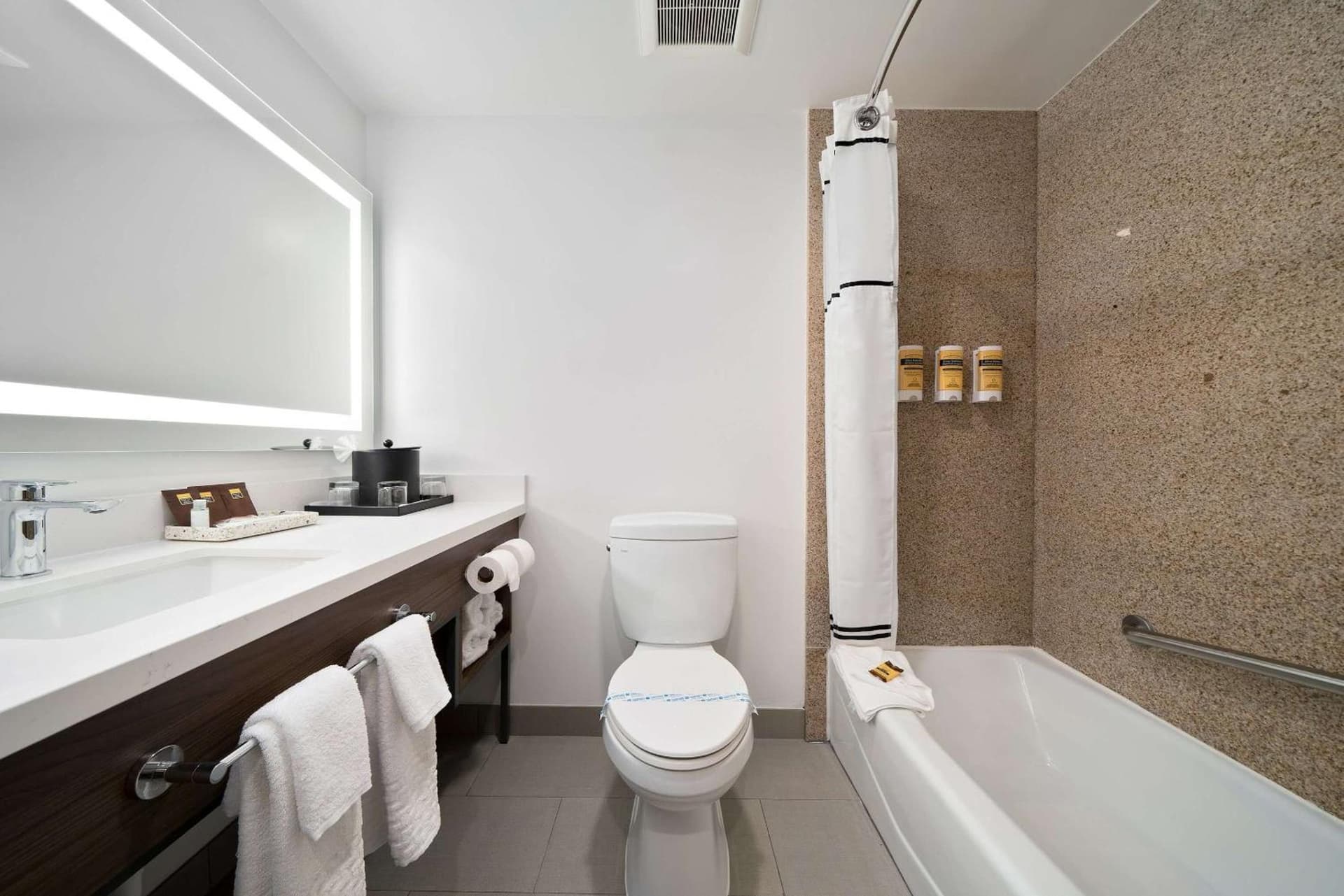 Best Western Plus Newport Mesa Inn gallery photo in Costa Mesa, CA — image 37