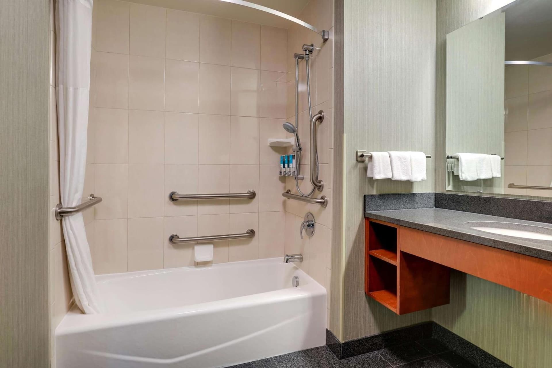 Drury Inn & Suites Grand Rapids gallery photo in Cascade, MI — image 15