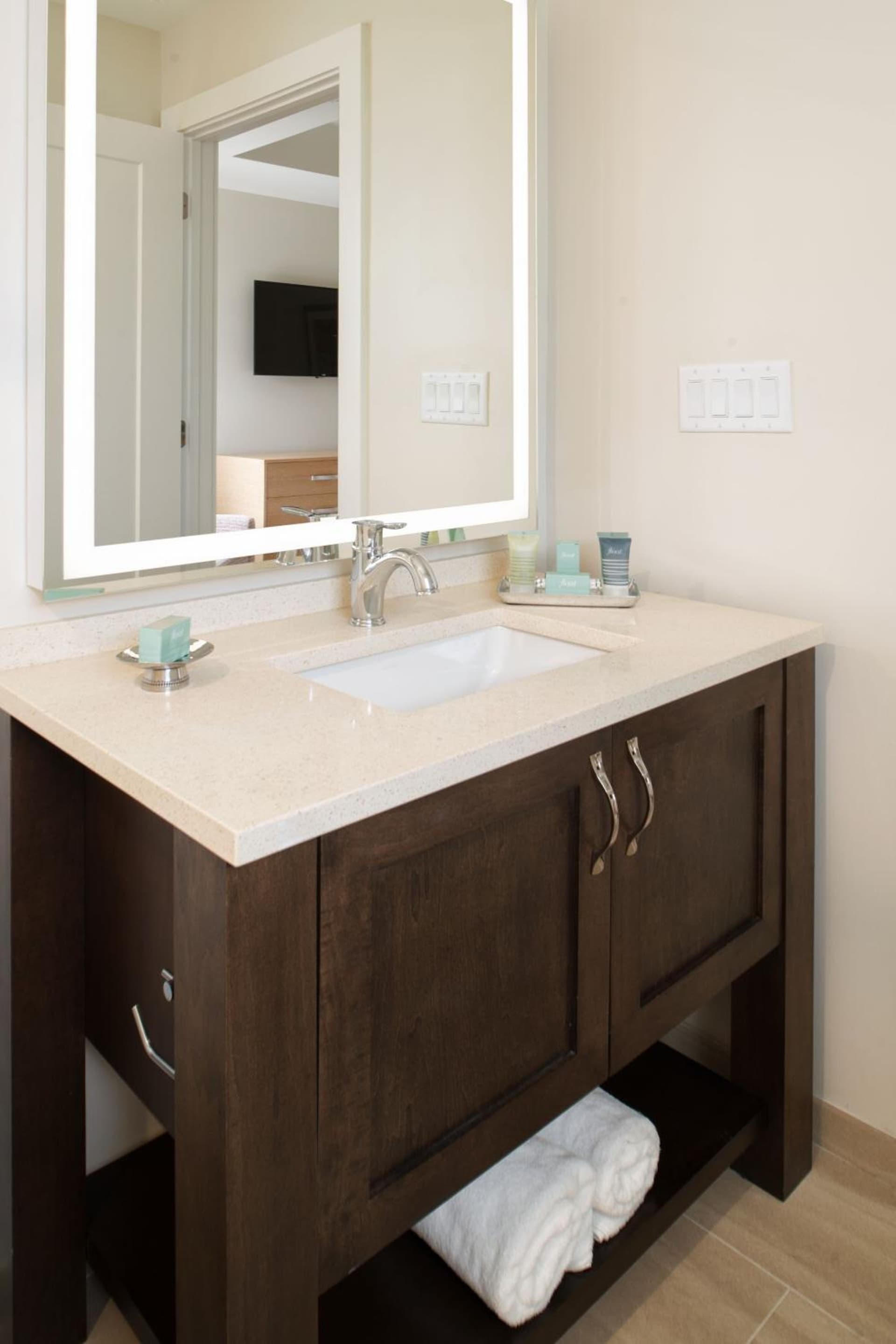Waterline Villas & Marina, Autograph Collection gallery photo in Holmes Beach, FL — image 53