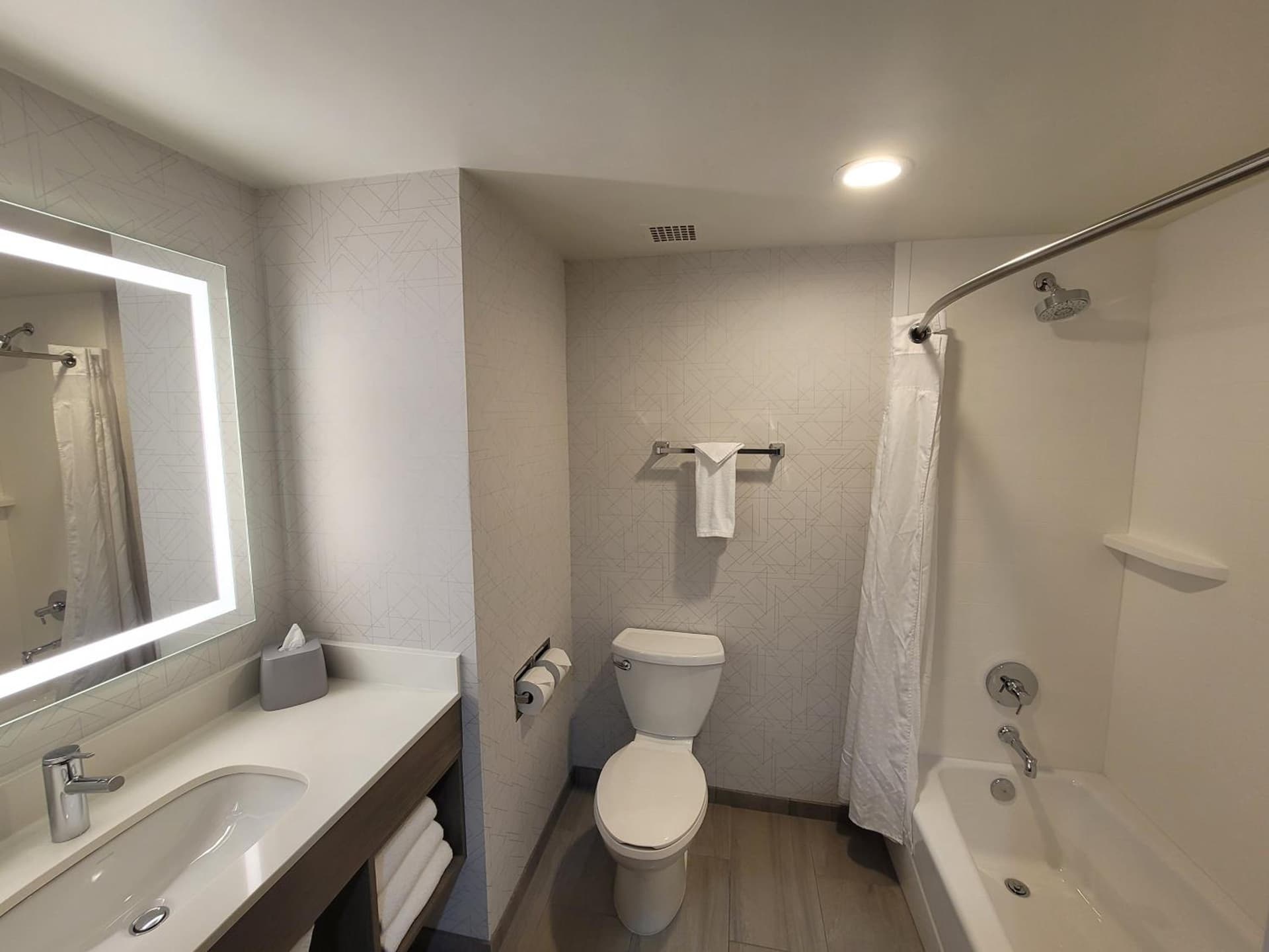 Holiday Inn Express San Diego South - Chula Vista by IHG gallery photo in Chula Vista, CA — image 40