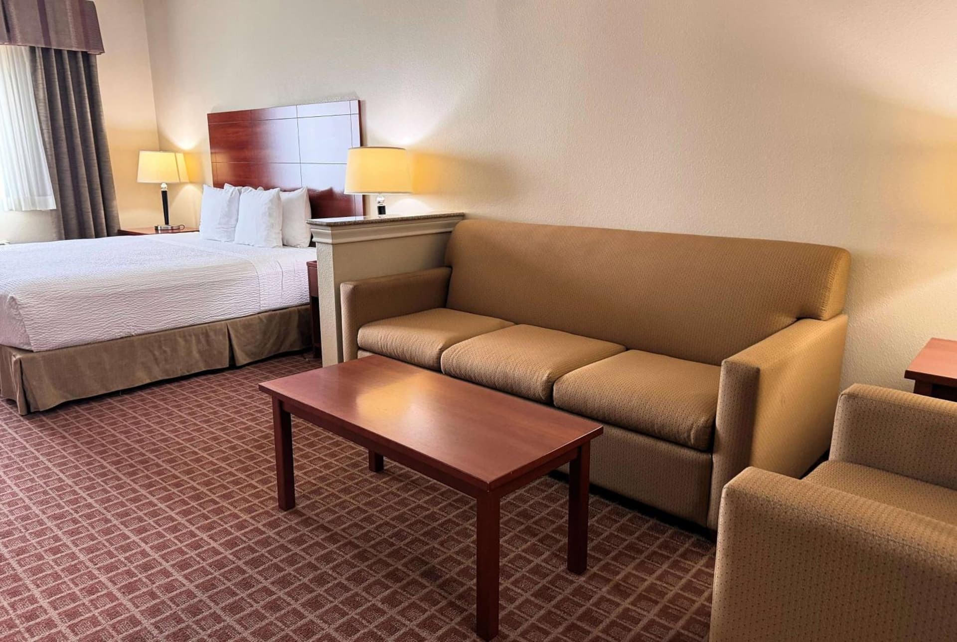 Ramada by Wyndham College Station gallery photo in College Station, TX — image 55
