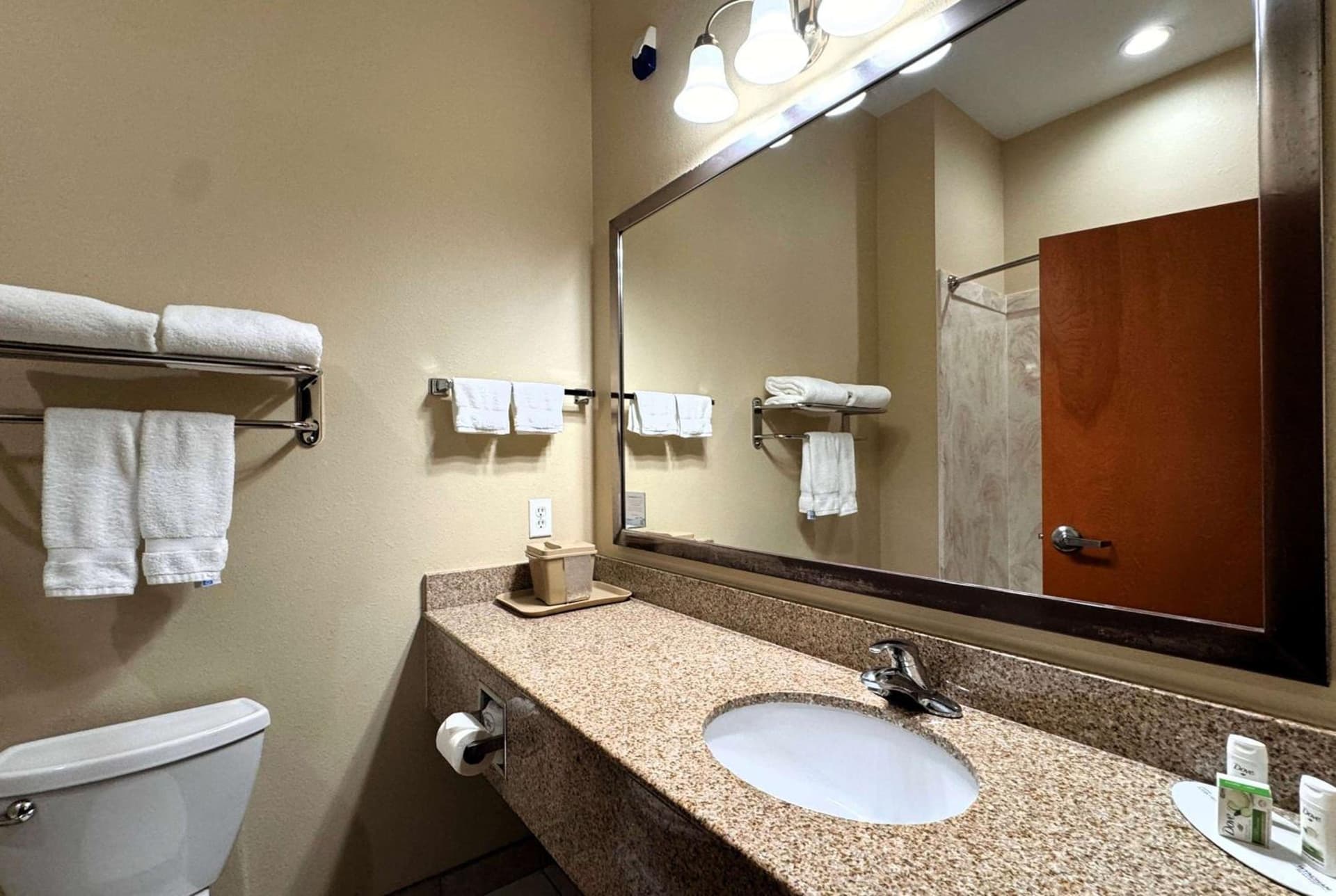 Ramada by Wyndham College Station gallery photo in College Station, TX — image 8