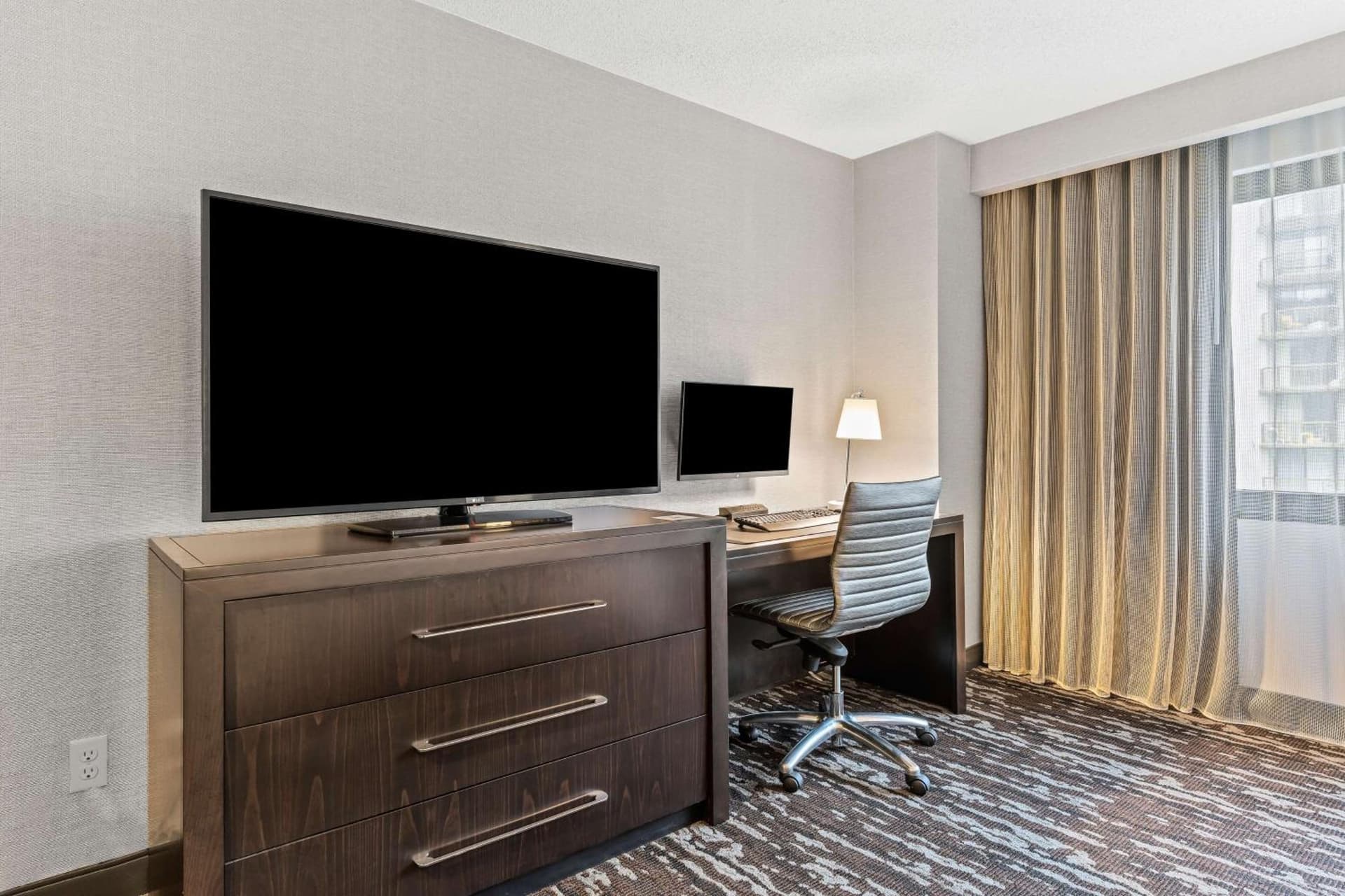 Embassy Suites by Hilton Crystal City National Airport gallery photo in Arlington, VA — image 46