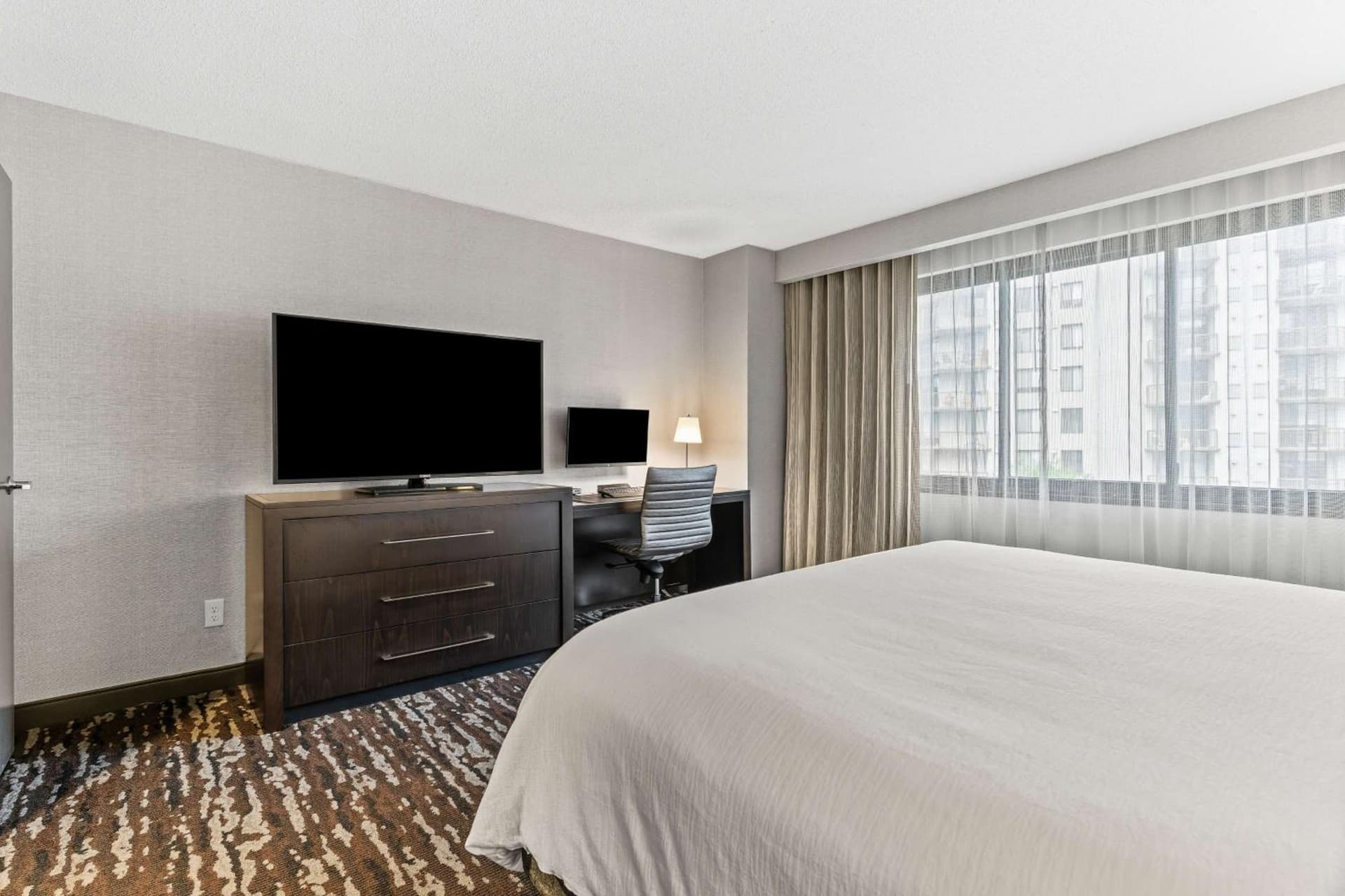 Embassy Suites by Hilton Crystal City National Airport gallery photo in Arlington, VA — image 29
