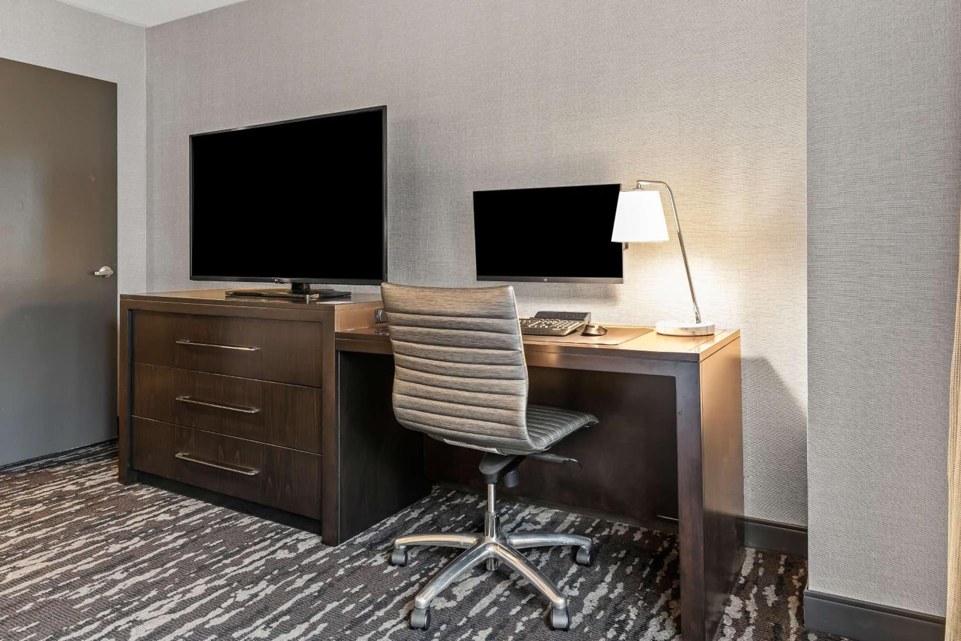 Embassy Suites by Hilton Crystal City National Airport gallery photo in Arlington, VA — image 44