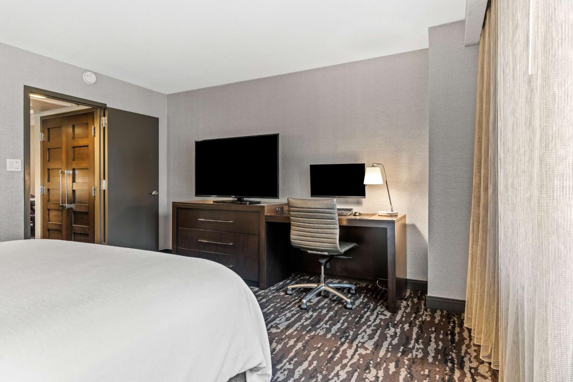 Embassy Suites by Hilton Crystal City National Airport gallery photo in Arlington, VA — image 36