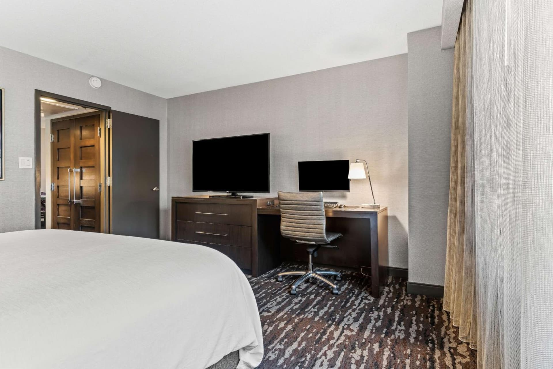 Embassy Suites by Hilton Crystal City National Airport gallery photo in Arlington, VA — image 28