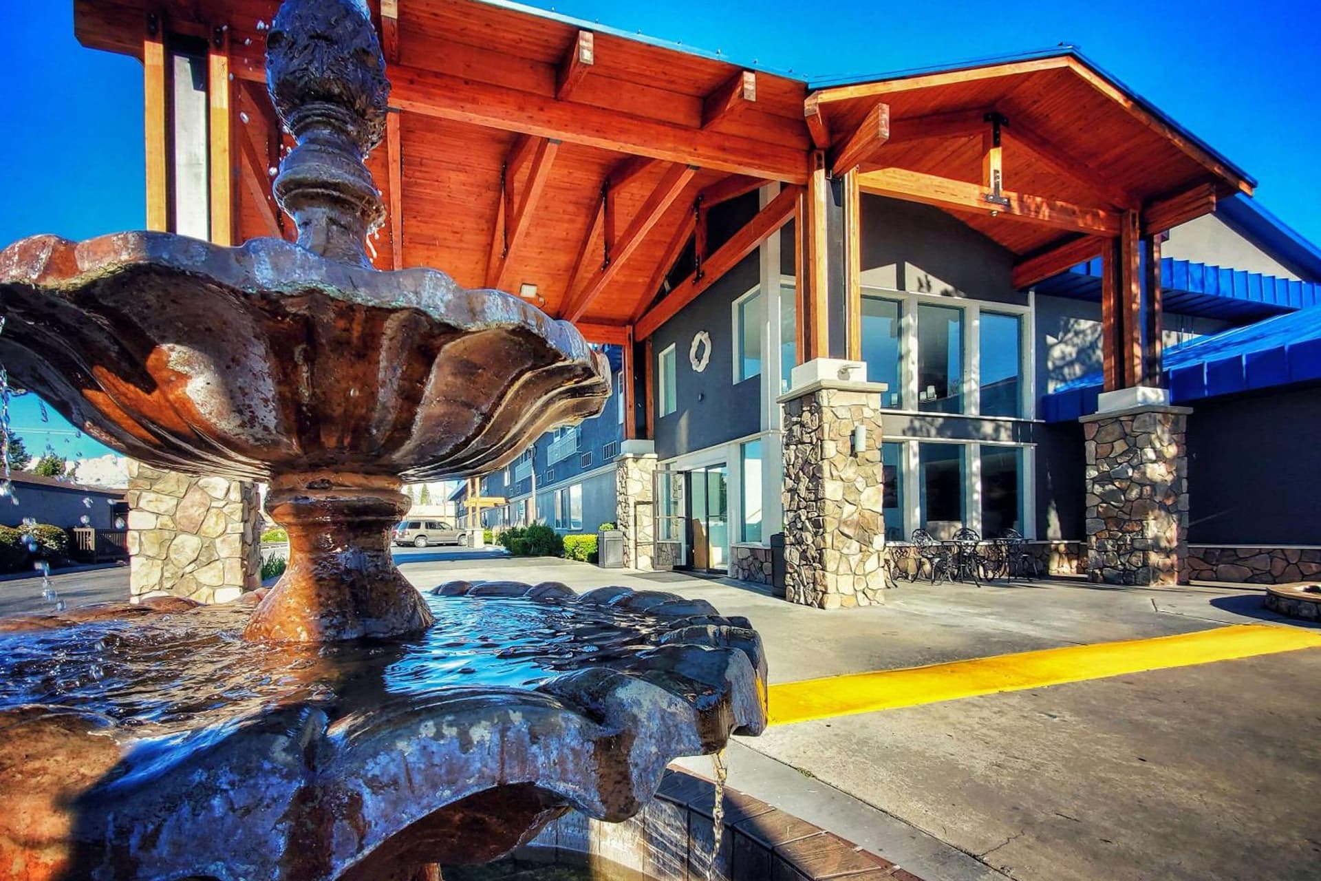 Cielo Hotel Bishop-Mammoth, an Ascend Collection Hotel interior in Bishop, CA — gallery photo 2