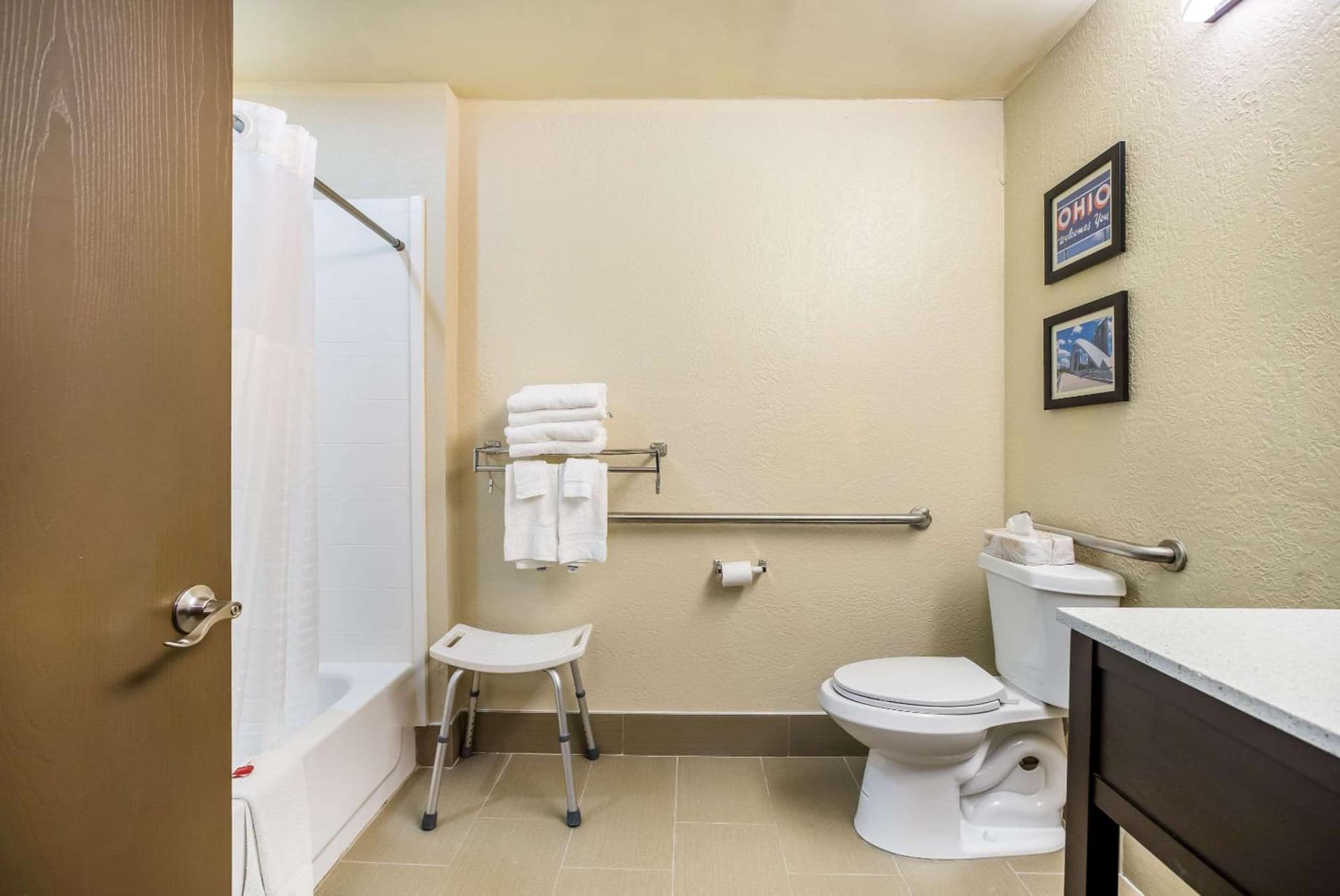 Comfort Inn & Suites Fairborn near Wright Patterson AFB gallery photo in Fairborn, OH — image 77