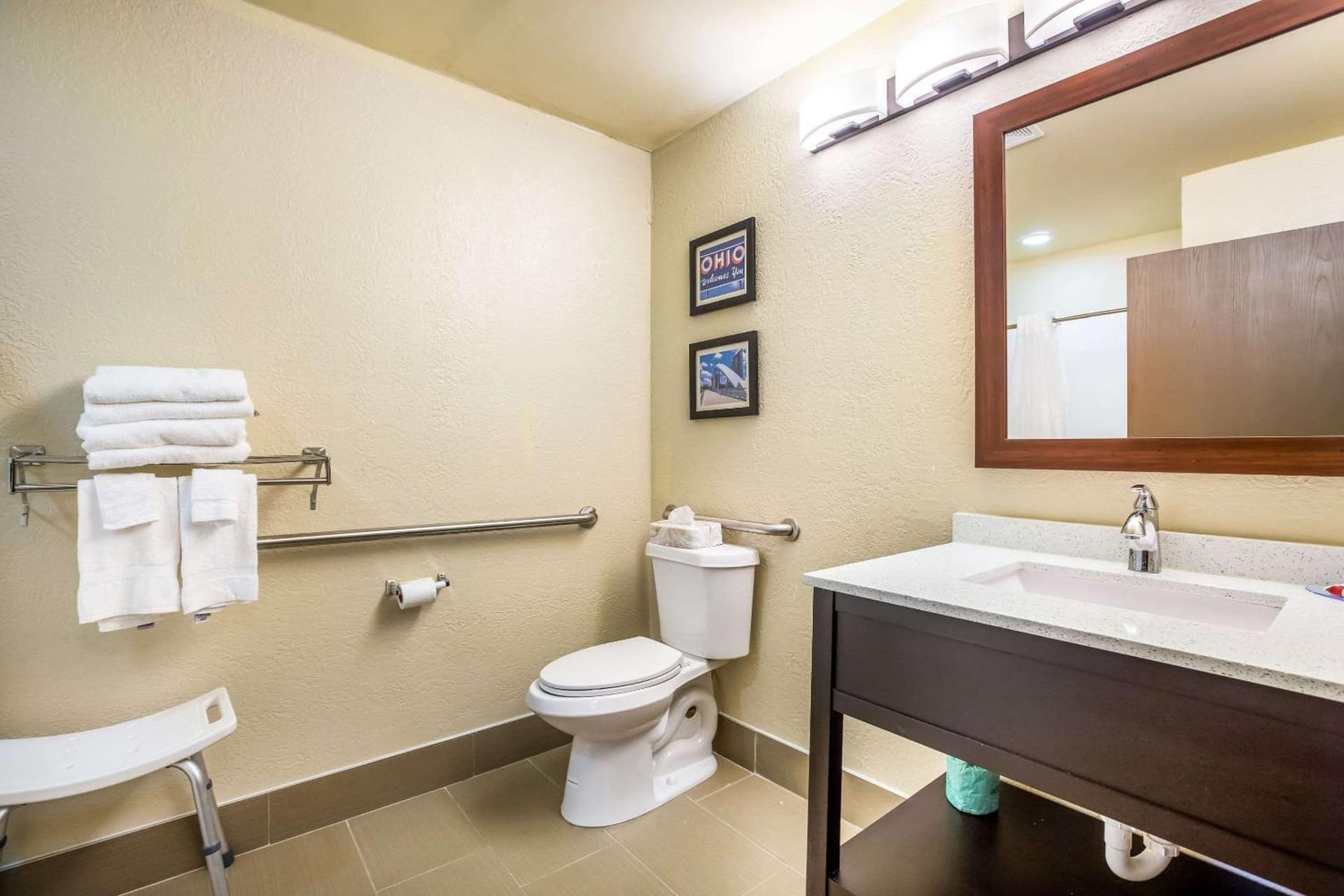 Comfort Inn & Suites Fairborn near Wright Patterson AFB gallery photo in Fairborn, OH — image 45