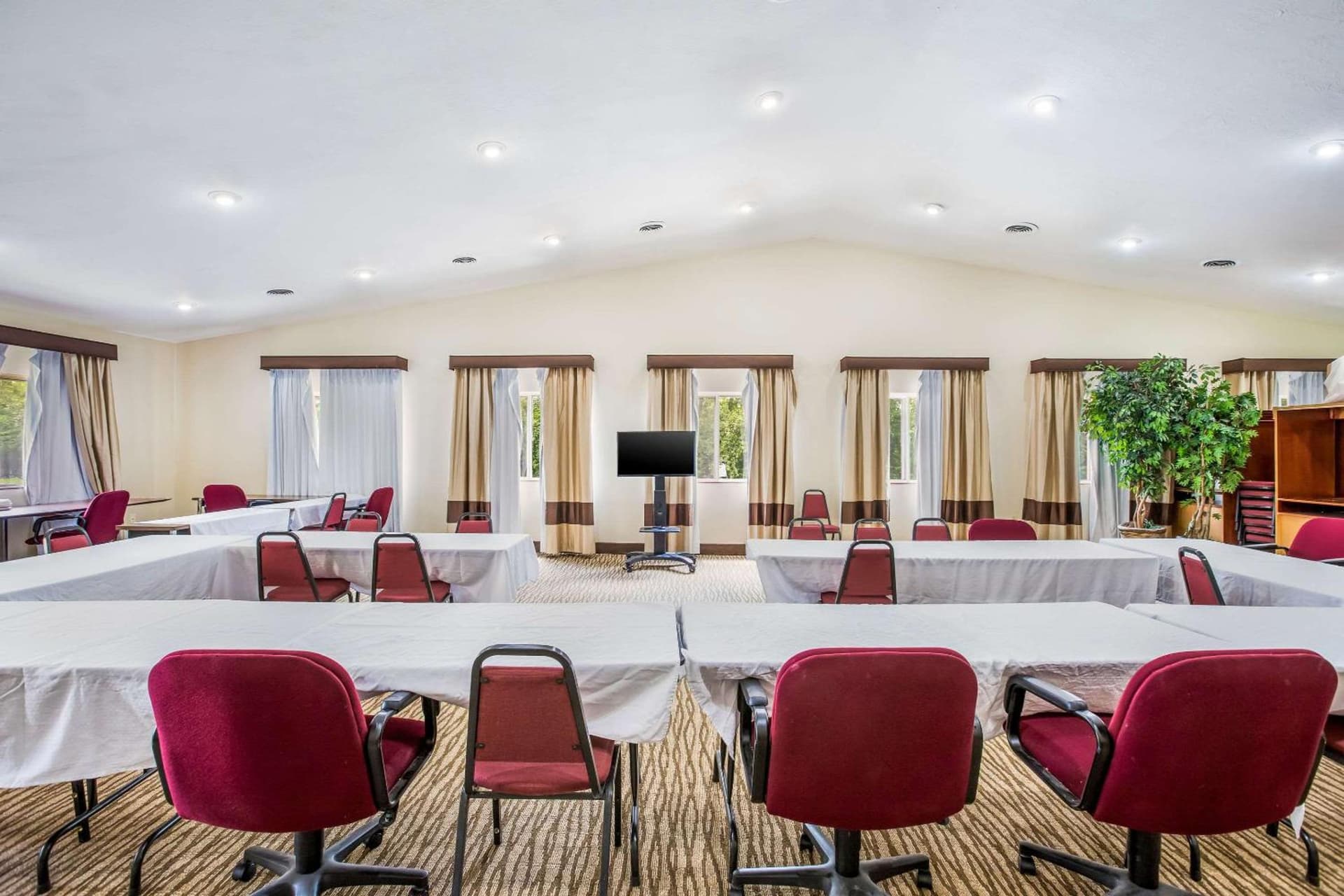 Comfort Inn & Suites Fairborn near Wright Patterson AFB gallery photo in Fairborn, OH — image 27