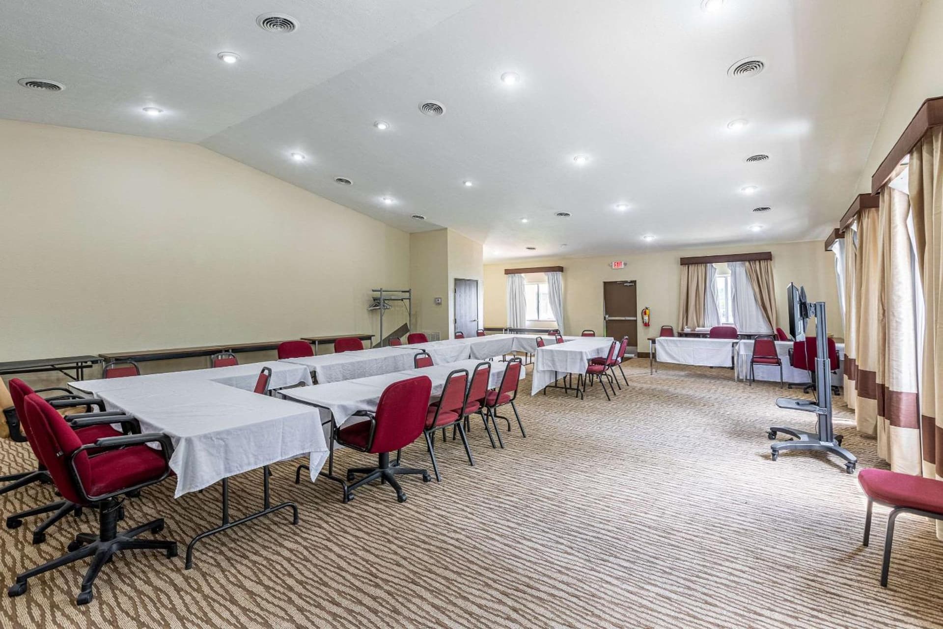 Comfort Inn & Suites Fairborn near Wright Patterson AFB gallery photo in Fairborn, OH — image 9