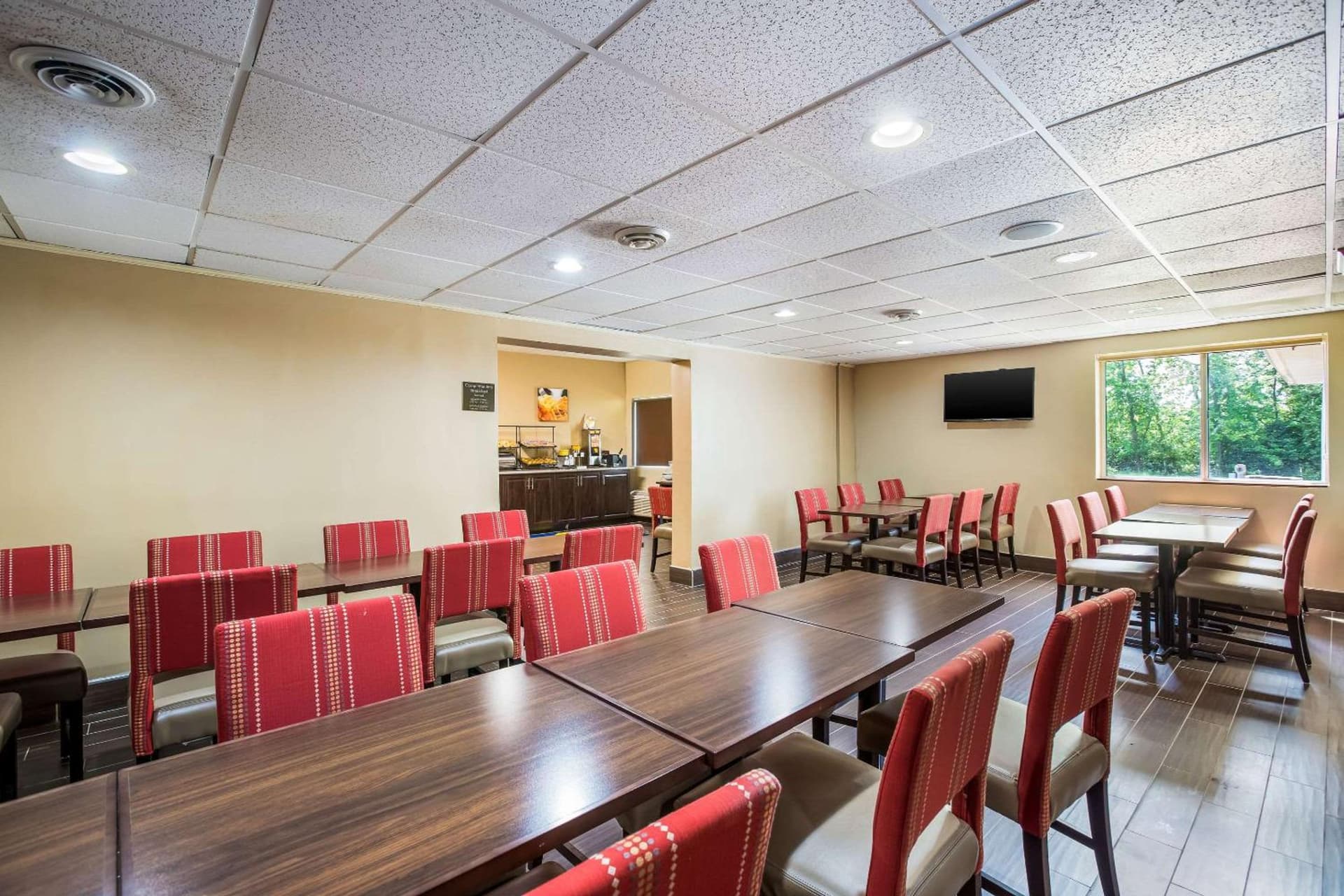 Comfort Inn & Suites Fairborn near Wright Patterson AFB gallery photo in Fairborn, OH — image 69