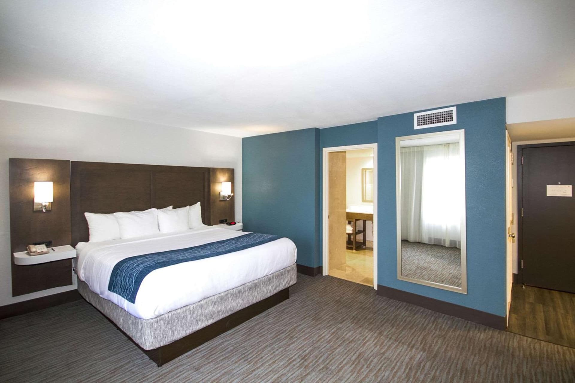 Comfort Inn & Suites Downtown Brickell-Port of Miami gallery photo in Miami, FL — image 9