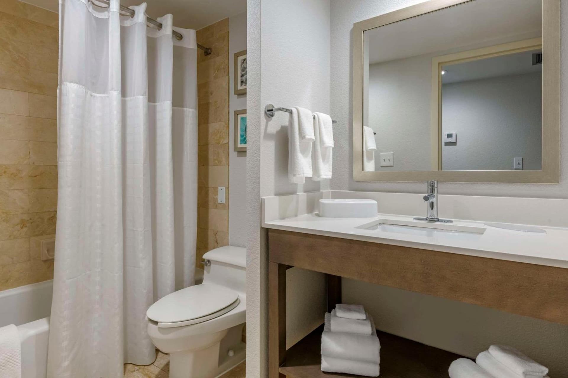 Comfort Inn & Suites Downtown Brickell-Port of Miami gallery photo in Miami, FL — image 27
