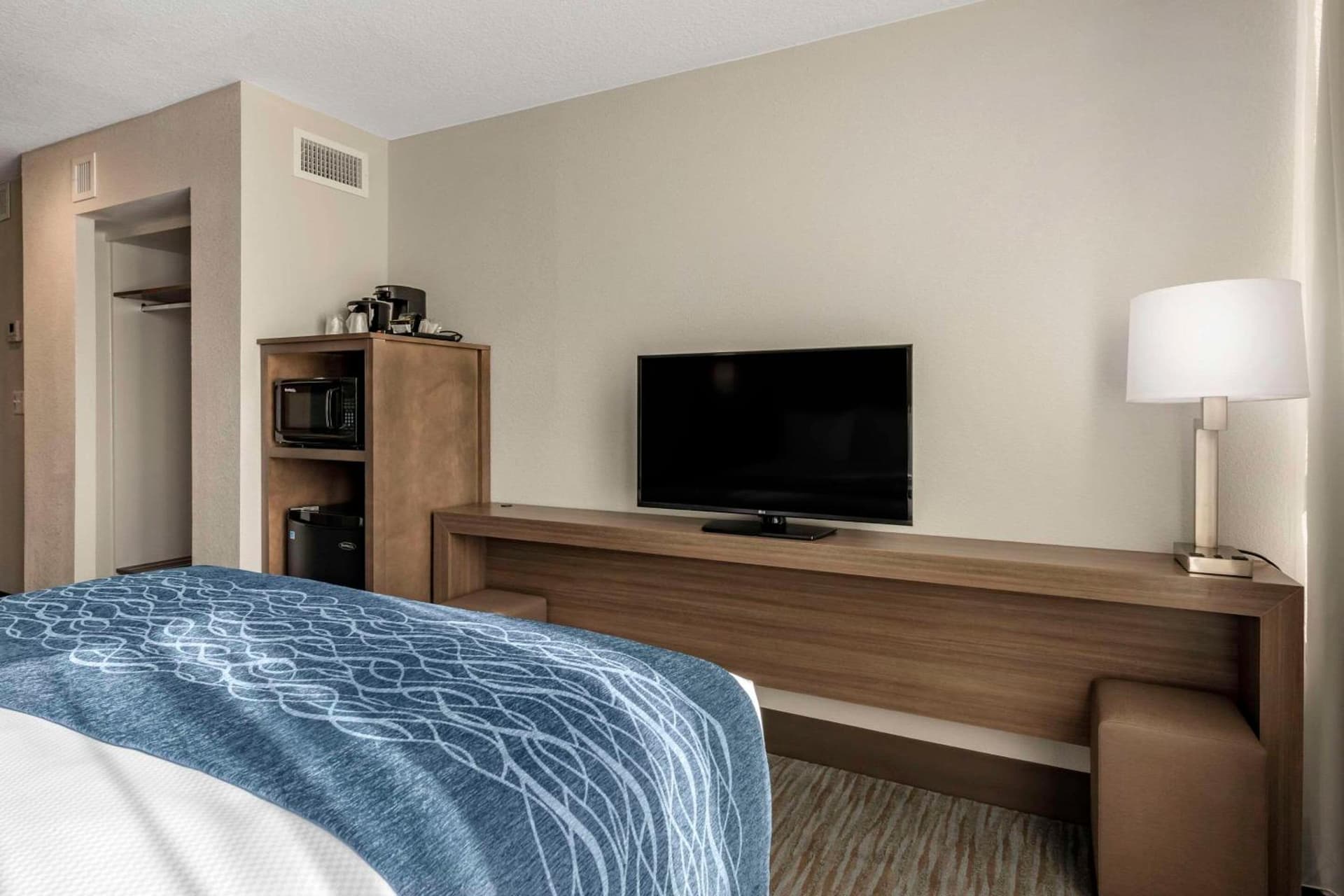 Comfort Inn & Suites Downtown Brickell-Port of Miami gallery photo in Miami, FL — image 13