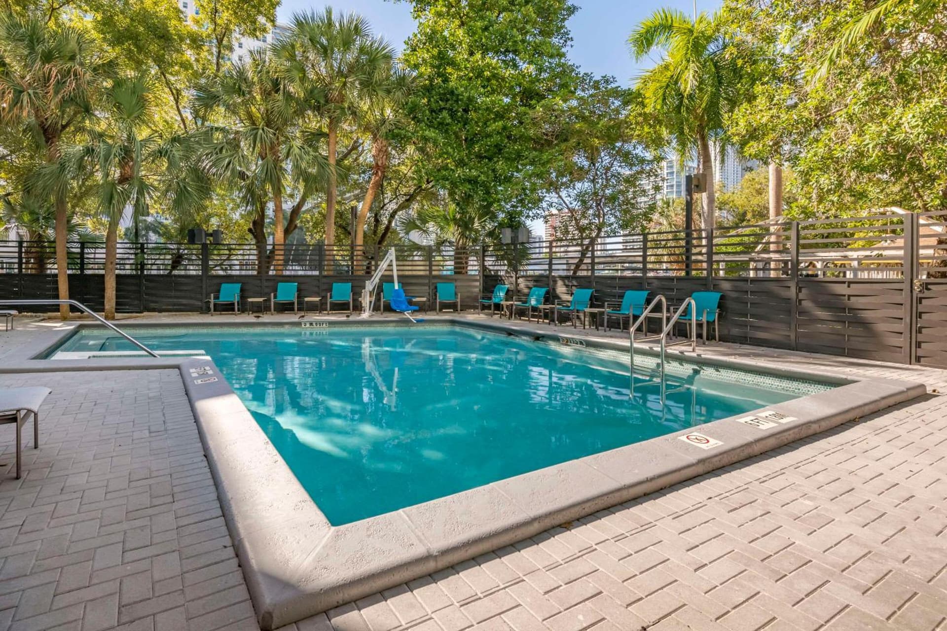Comfort Inn & Suites Downtown Brickell-Port of Miami gallery photo in Miami, FL — image 37