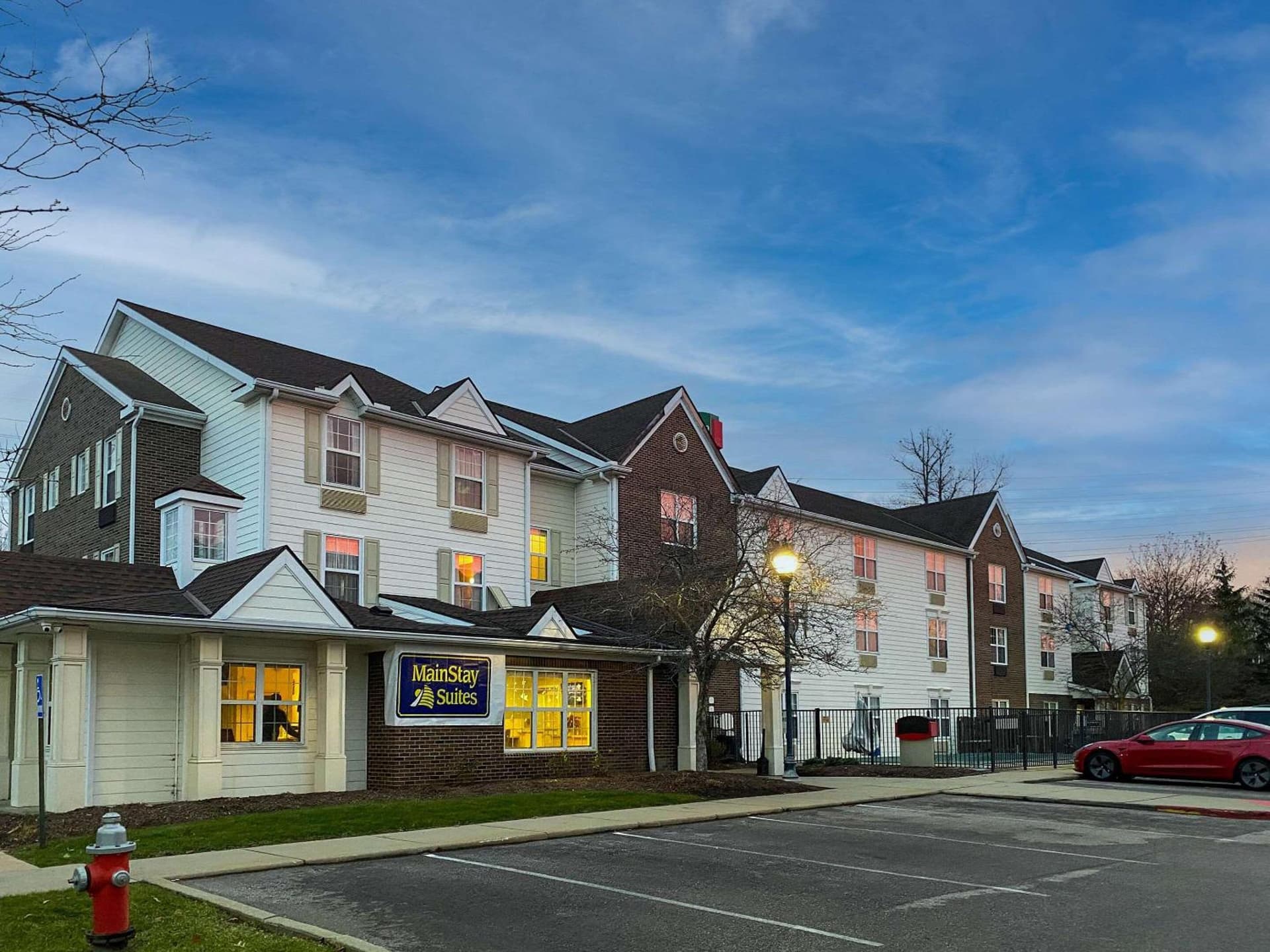 MainStay Suites Middleburg Heights Cleveland Airport interior in Middleburg Heights, OH — gallery photo 2