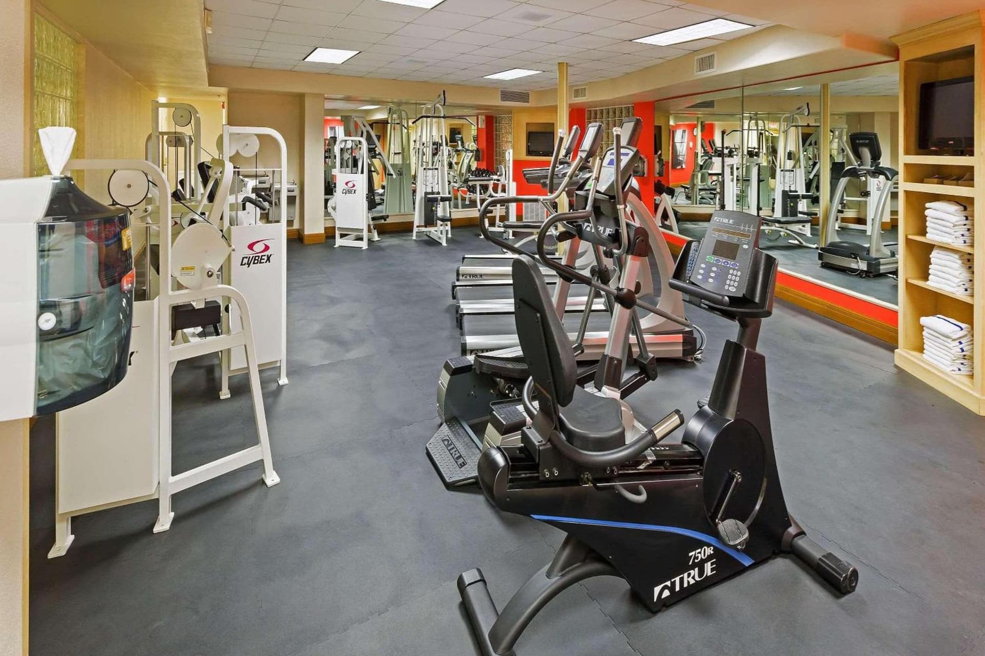 Radisson Hotel El Paso Airport gallery photo in El Paso, TX — image 39