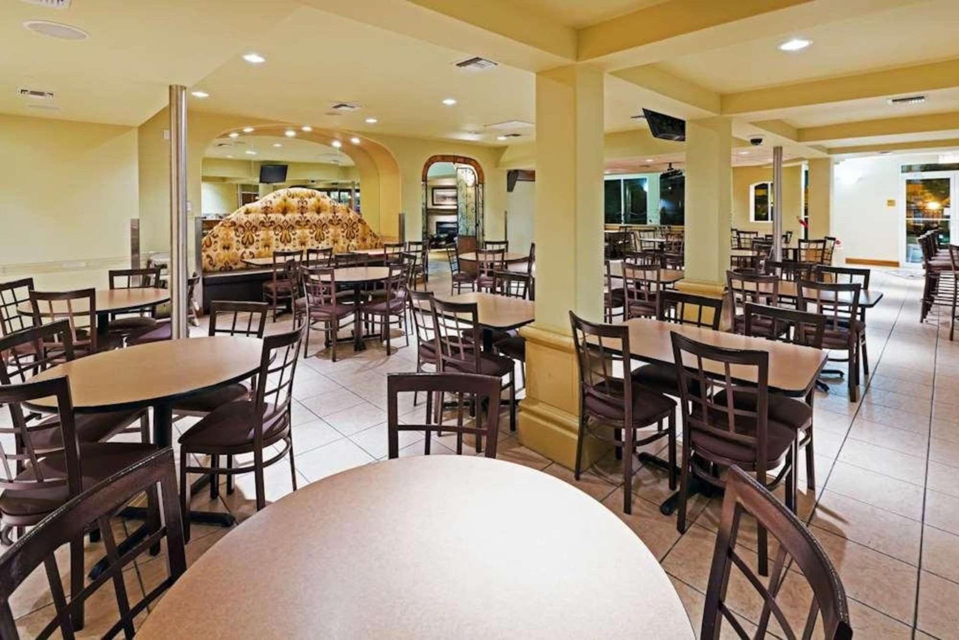 Radisson Hotel El Paso Airport gallery photo in El Paso, TX — image 41