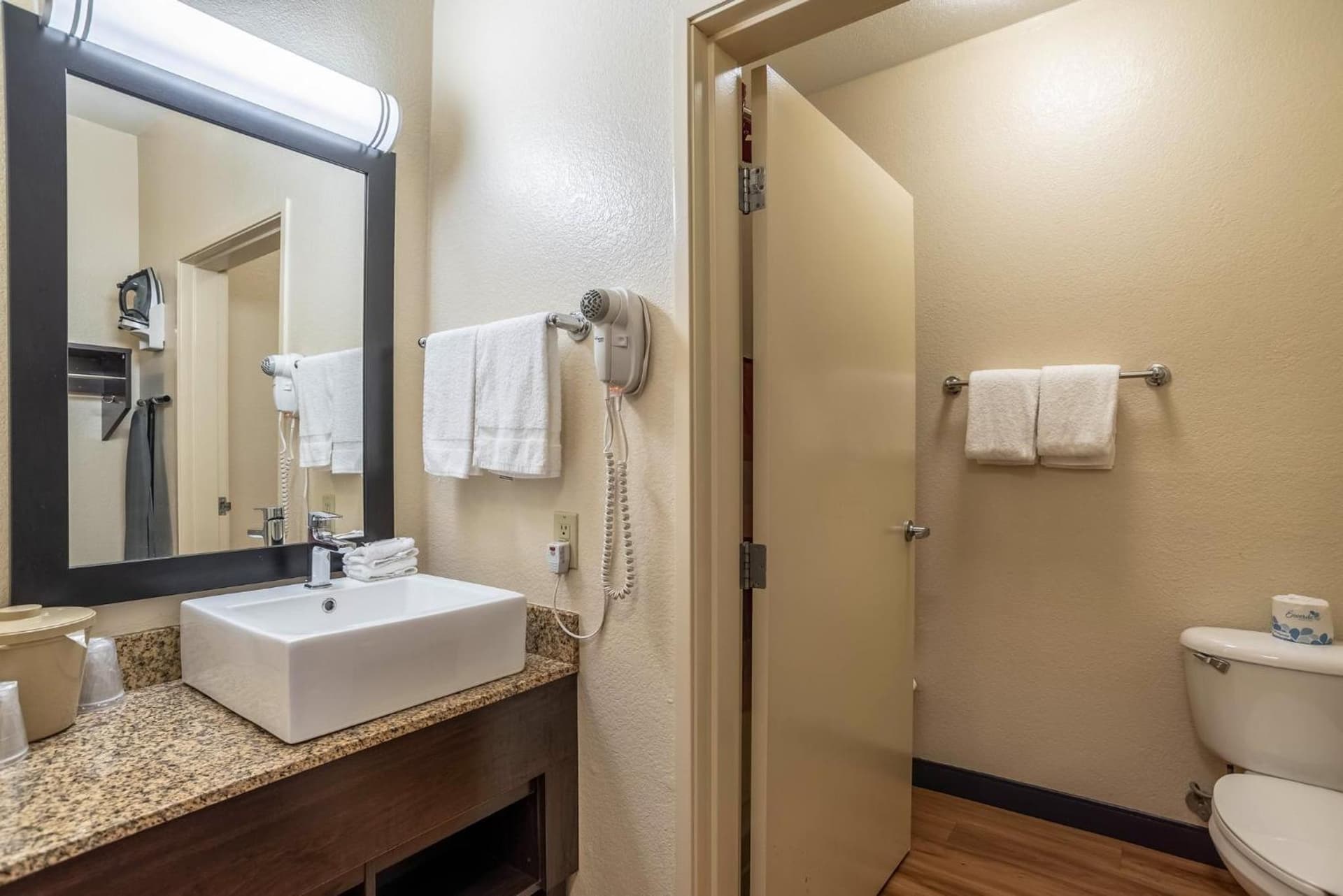 Red Roof Inn PLUS+ Tempe - Phoenix Airport gallery photo in Tempe, AZ — image 19