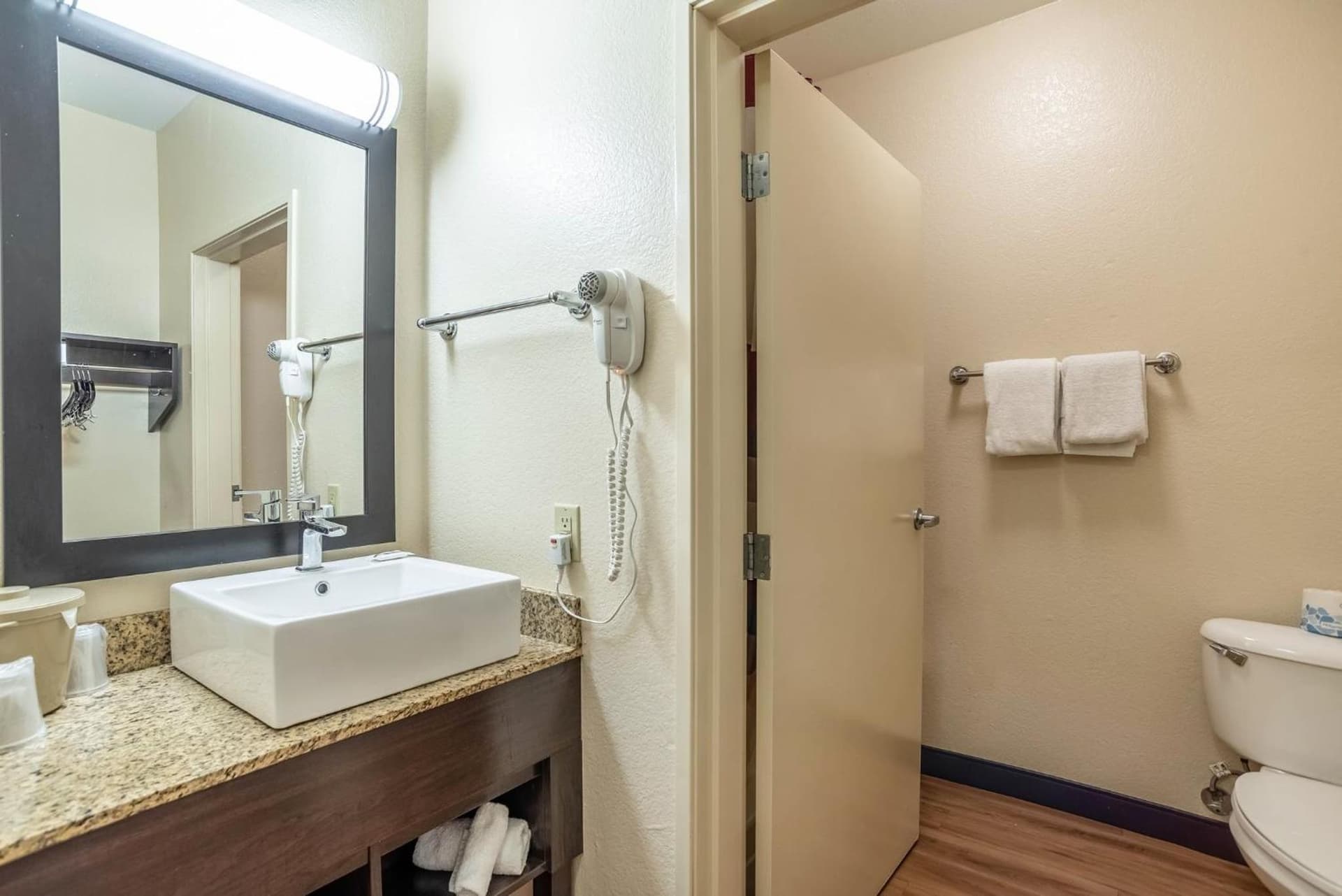 Red Roof Inn PLUS+ Tempe - Phoenix Airport gallery photo in Tempe, AZ — image 24