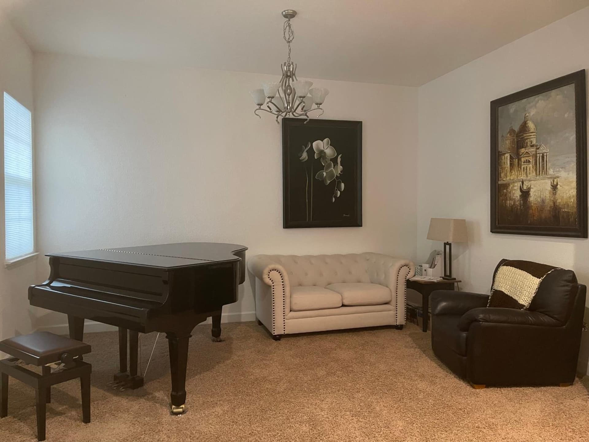 Comfort and Style Full bed shared bathroom gallery photo in Vacaville, CA — image 14