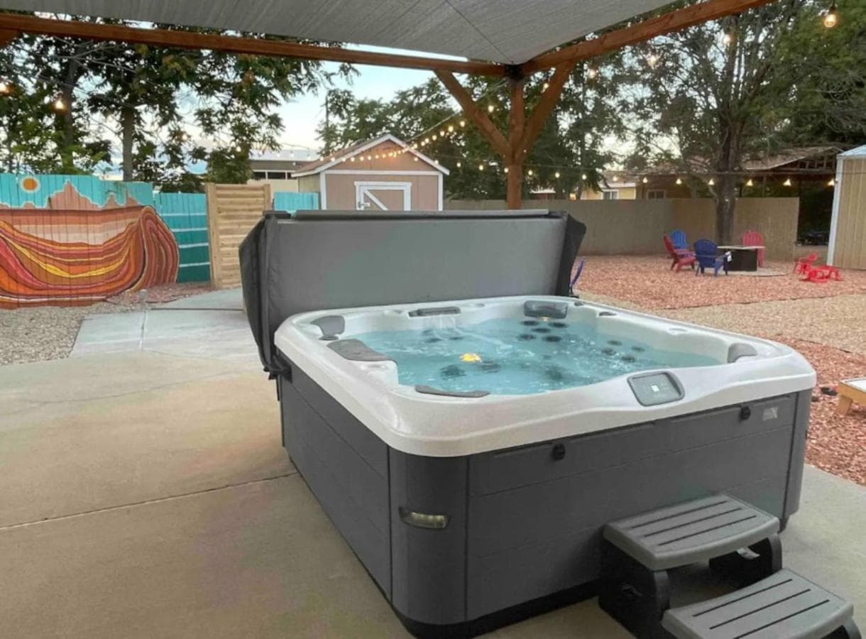 Adventure's Oasis, Venture Base Unit 4 interior in Kanab, UT — gallery photo 2