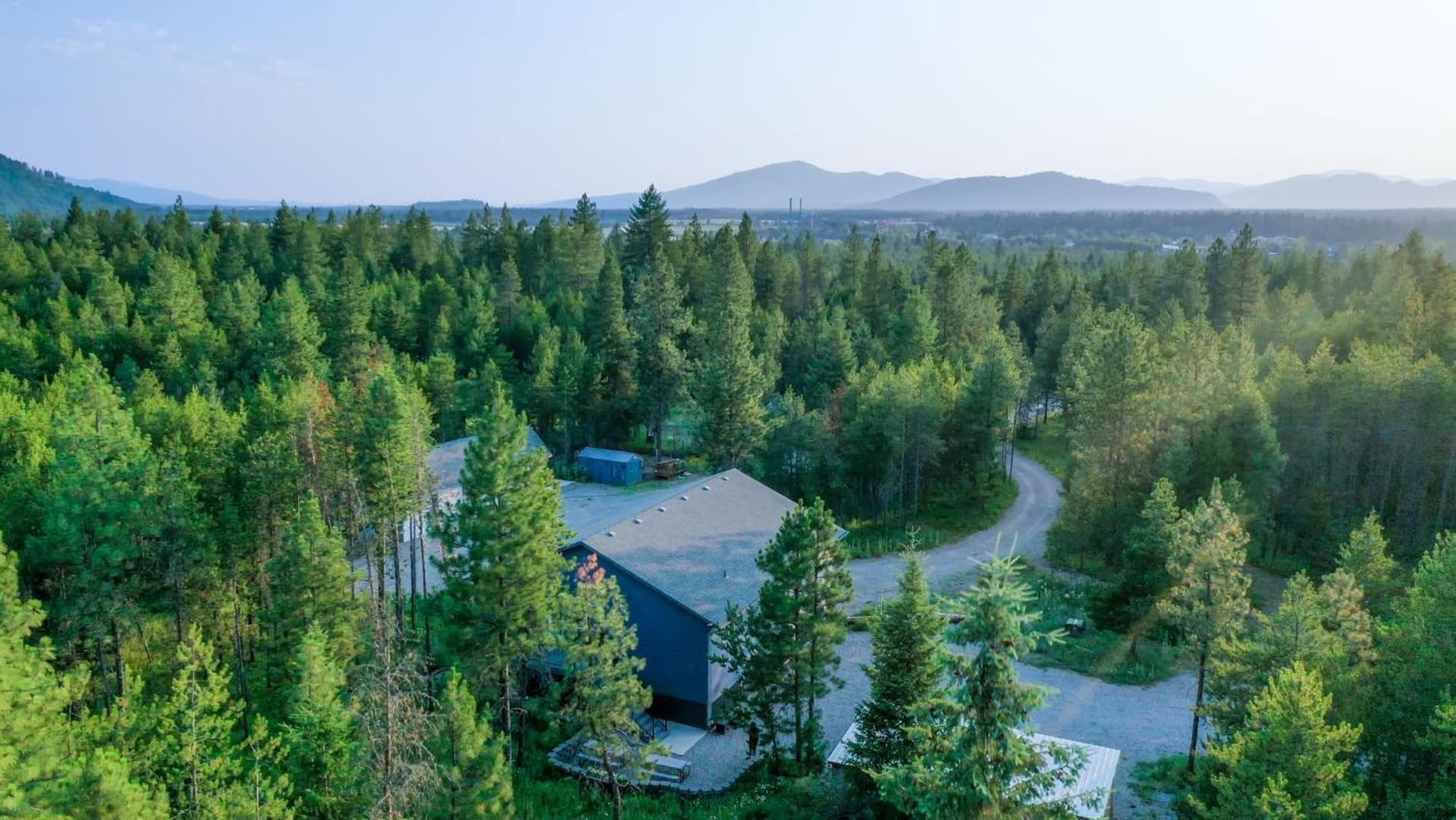 Pinetree Lodge: Hot Tub Fire Pit featured exterior or lobby in Athol, ID — similar hotel