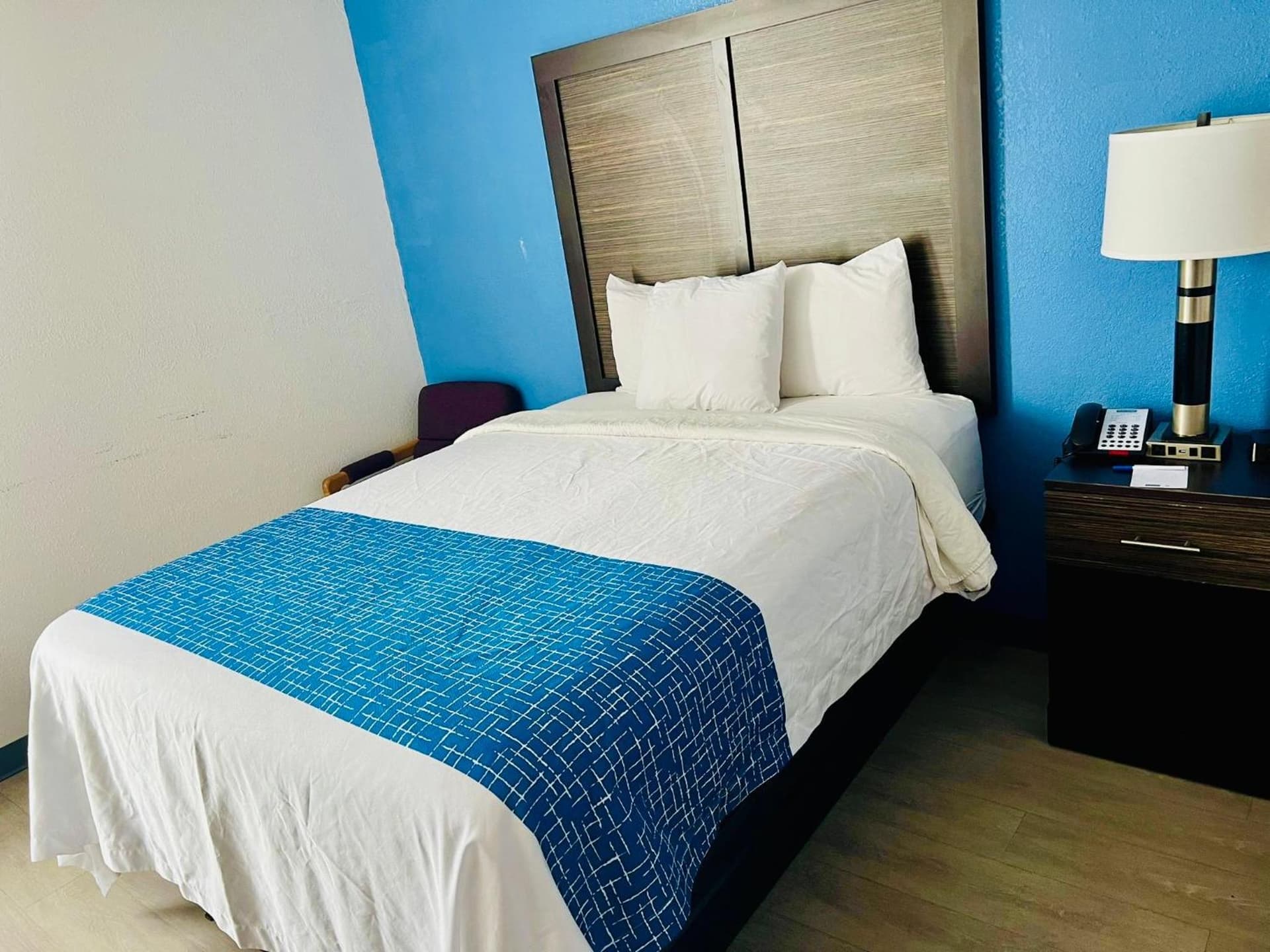 Travelodge by Wyndham Gallipolis interior in Gallipolis, OH — gallery photo 2