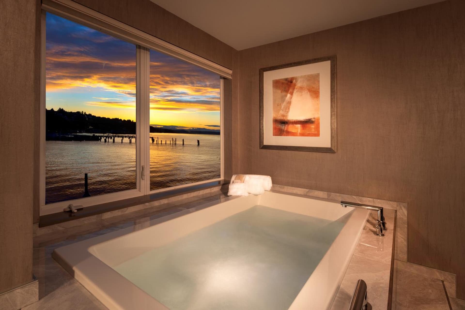 Silver Cloud Hotel Tacoma Waterfront interior in Tacoma, WA — gallery photo 2