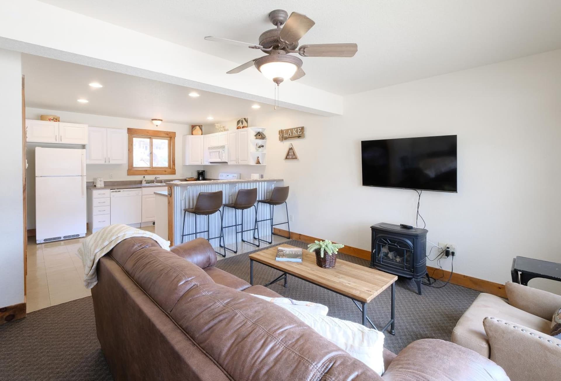 The Loose Moose Lodge property views in Grand Lake, CO — gallery photo 3