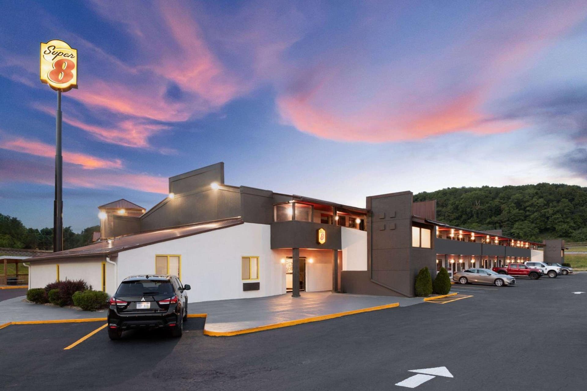 Super 8 by Wyndham Bridgeport/Clarksburg Area property views in Bridgeport, WV — gallery photo 3