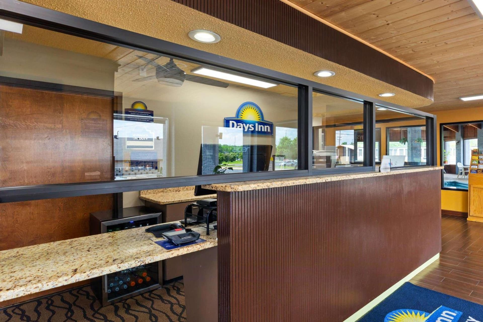 Days Inn by Wyndham Glasgow property views in Glasgow, KY — gallery photo 3