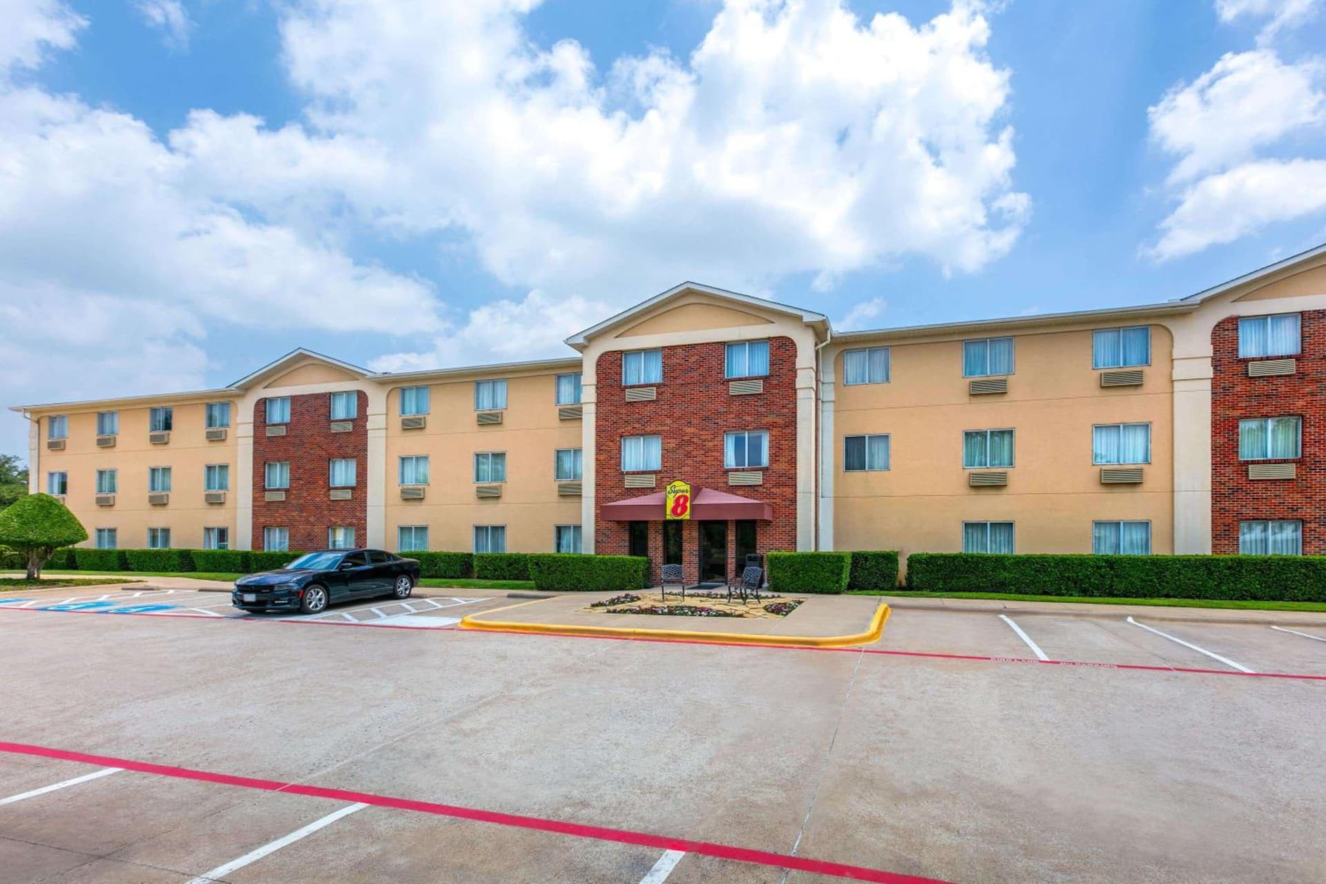 Super 8 by Wyndham Grapevine/DFW Airport Northwest interior in Grapevine, TX — gallery photo 2