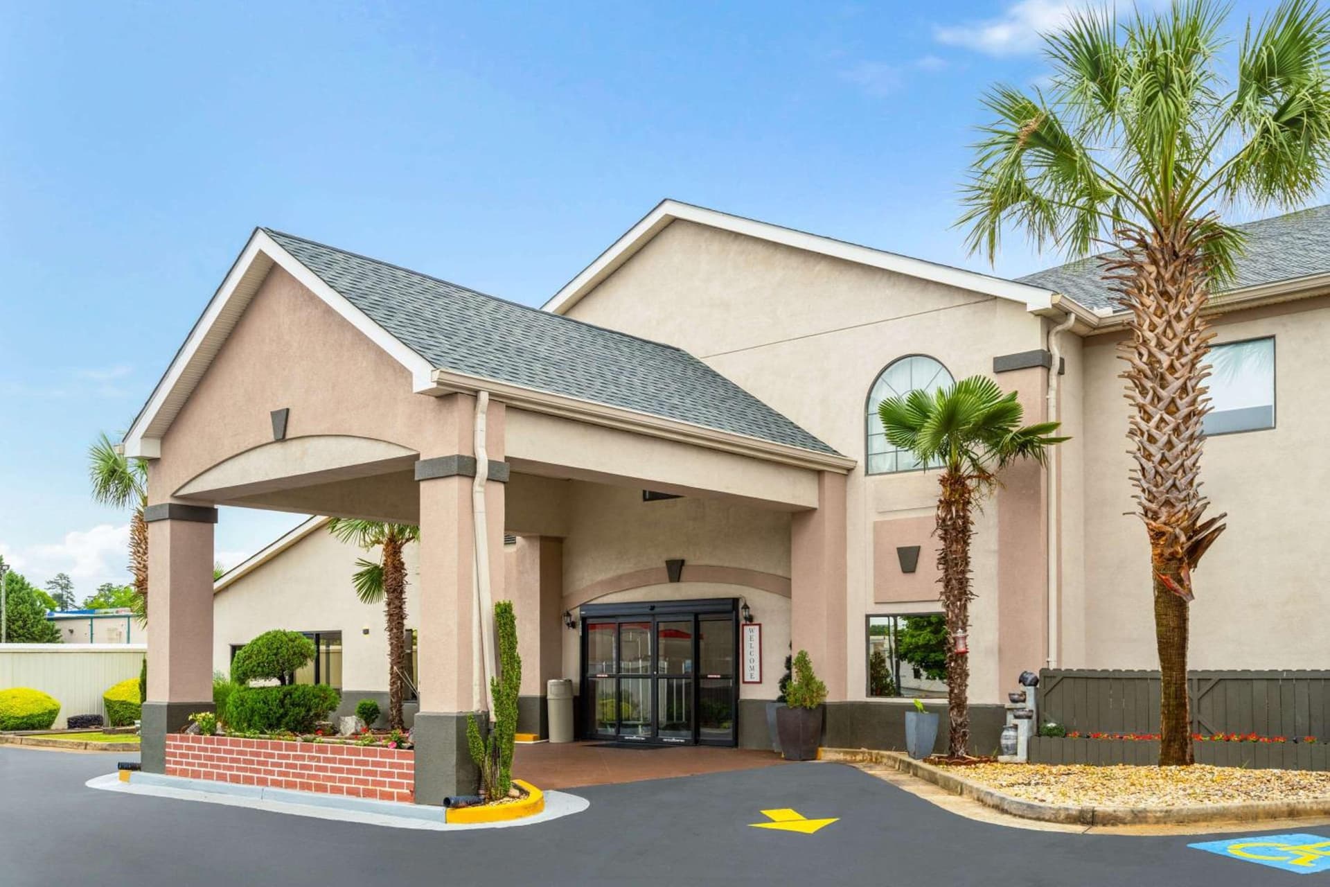 Ramada by Wyndham Locust Grove interior in Locust Grove, GA — gallery photo 2