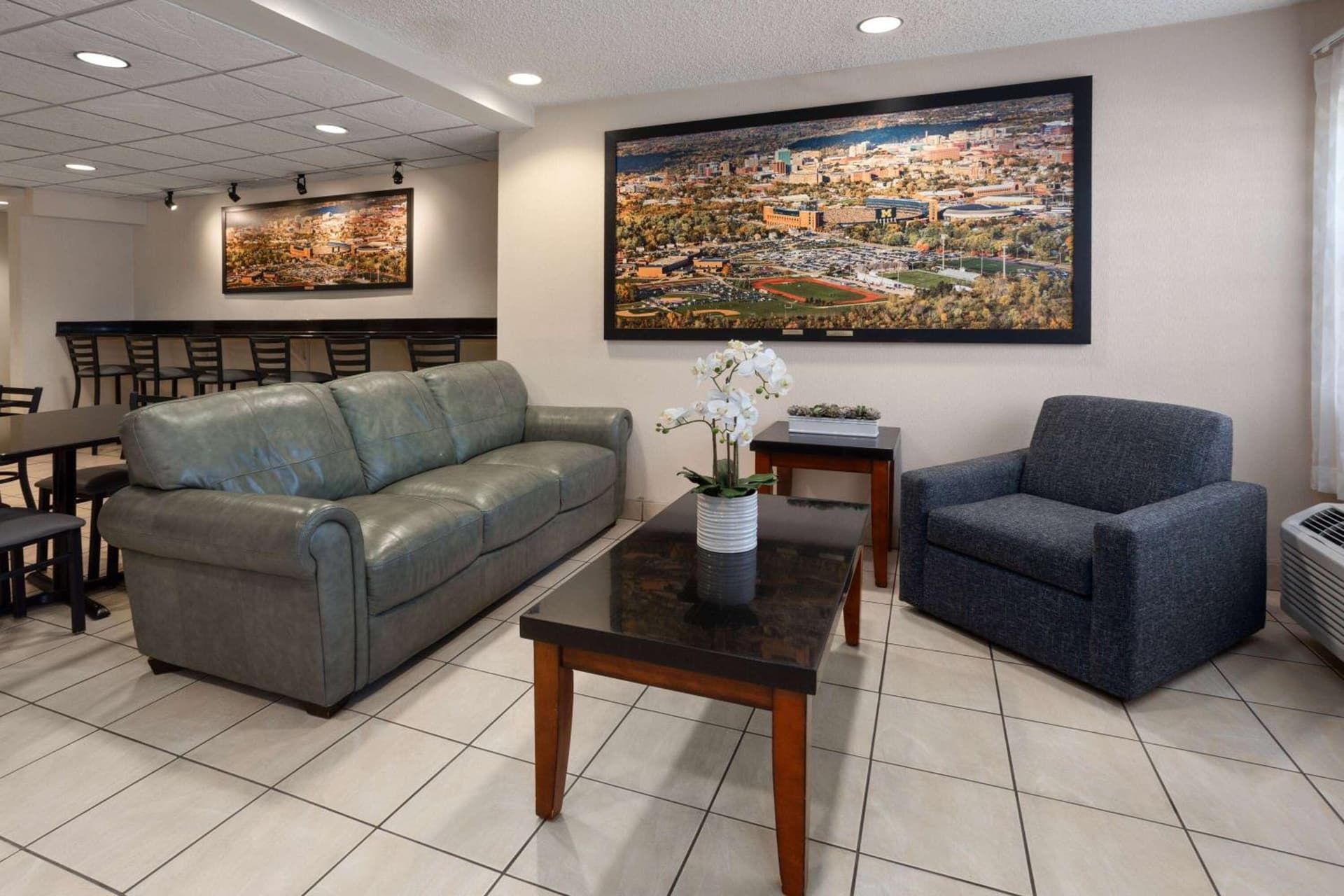 Microtel Inn & Suites by Wyndham Ann Arbor gallery photo in Ann Arbor, MI — image 11