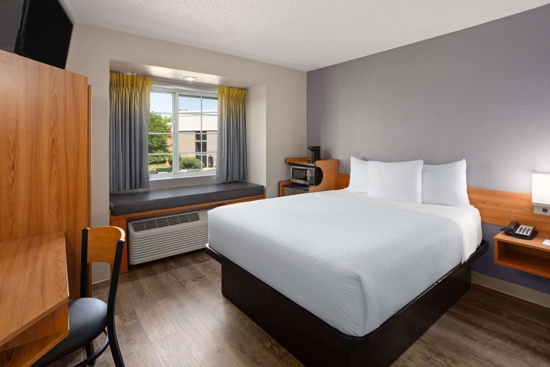 Microtel Inn & Suites by Wyndham Ann Arbor gallery photo in Ann Arbor, MI — image 5