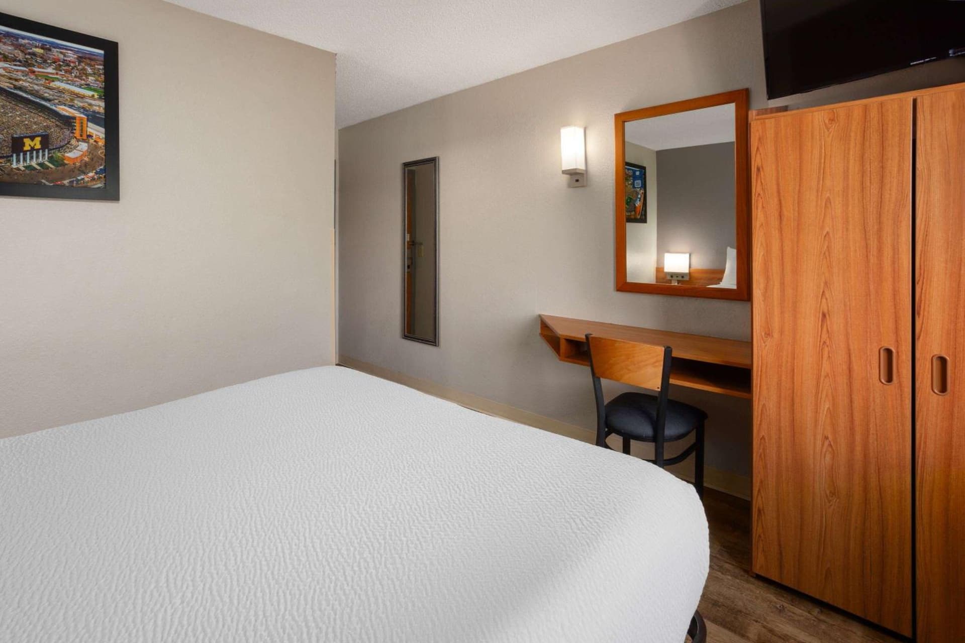 Microtel Inn & Suites by Wyndham Ann Arbor gallery photo in Ann Arbor, MI — image 7