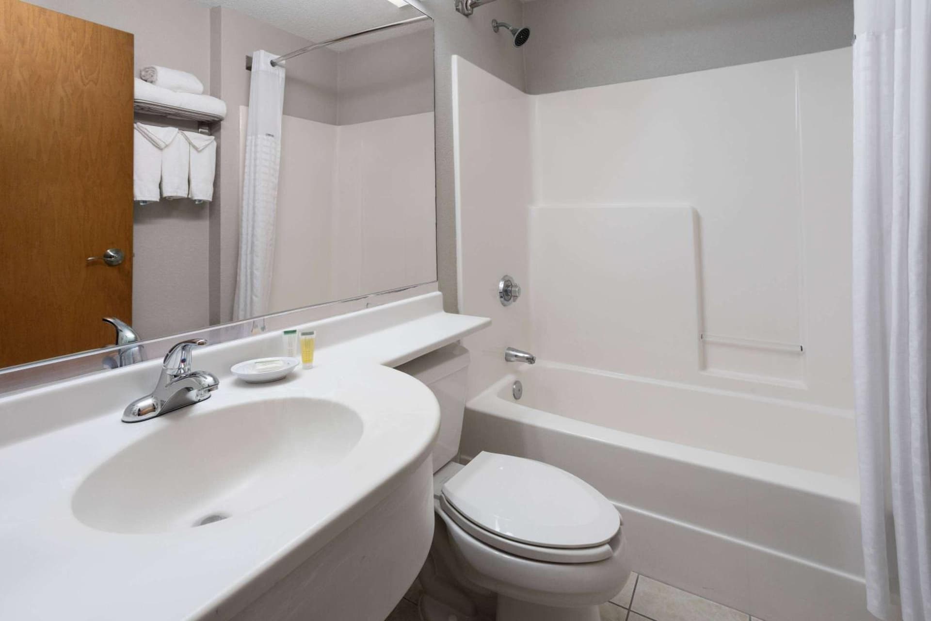 Microtel Inn & Suites by Wyndham Ann Arbor gallery photo in Ann Arbor, MI — image 31
