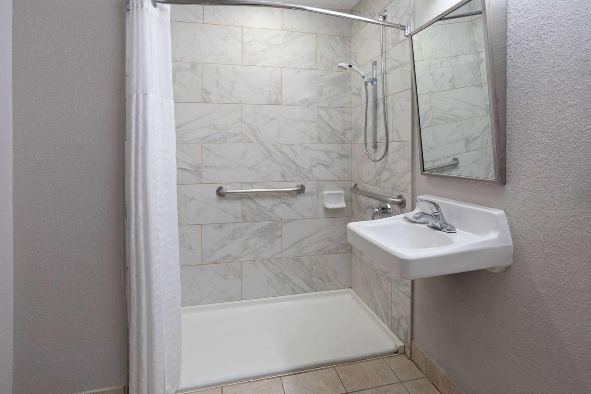Microtel Inn & Suites by Wyndham Ann Arbor gallery photo in Ann Arbor, MI — image 36