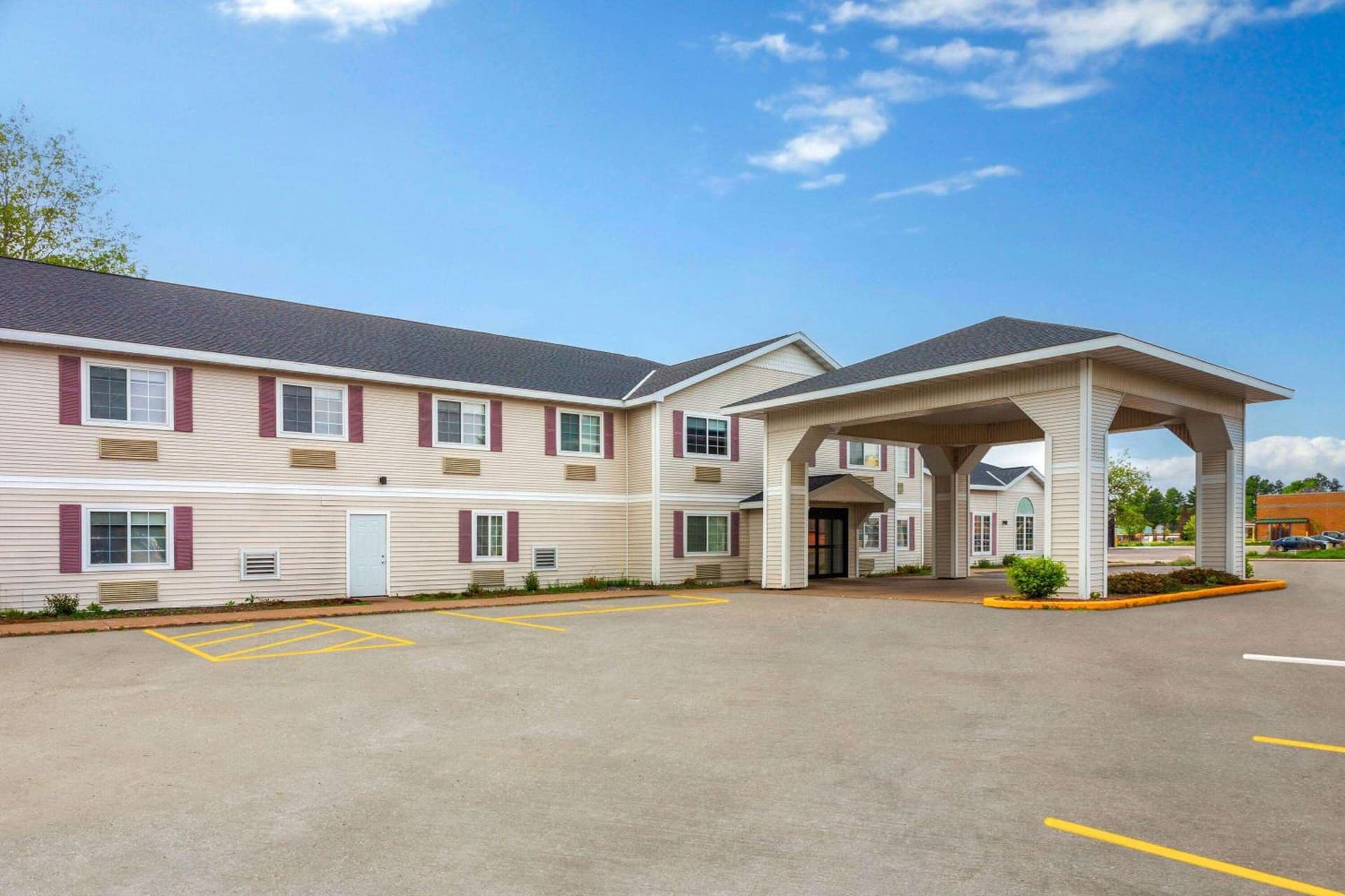 AmericInn by Wyndham Eagle River Downtown interior in Eagle River, WI — gallery photo 2