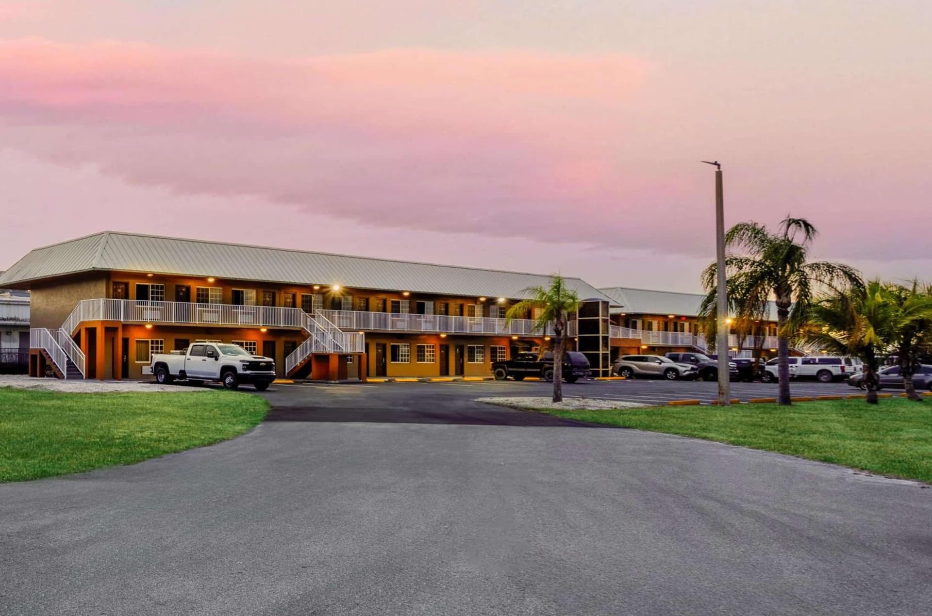 Travelodge Suites by Wyndham Lake Okeechobee property views in Okeechobee, FL — gallery photo 3